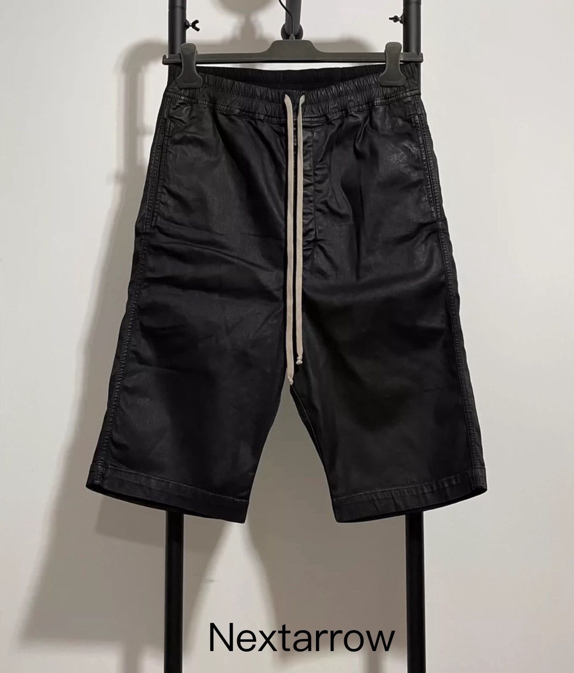 Rick Owens Rick Owen RO waxed shorts2412-Nextarrow Size US 32 / EU 48 - 1 Thumbnail