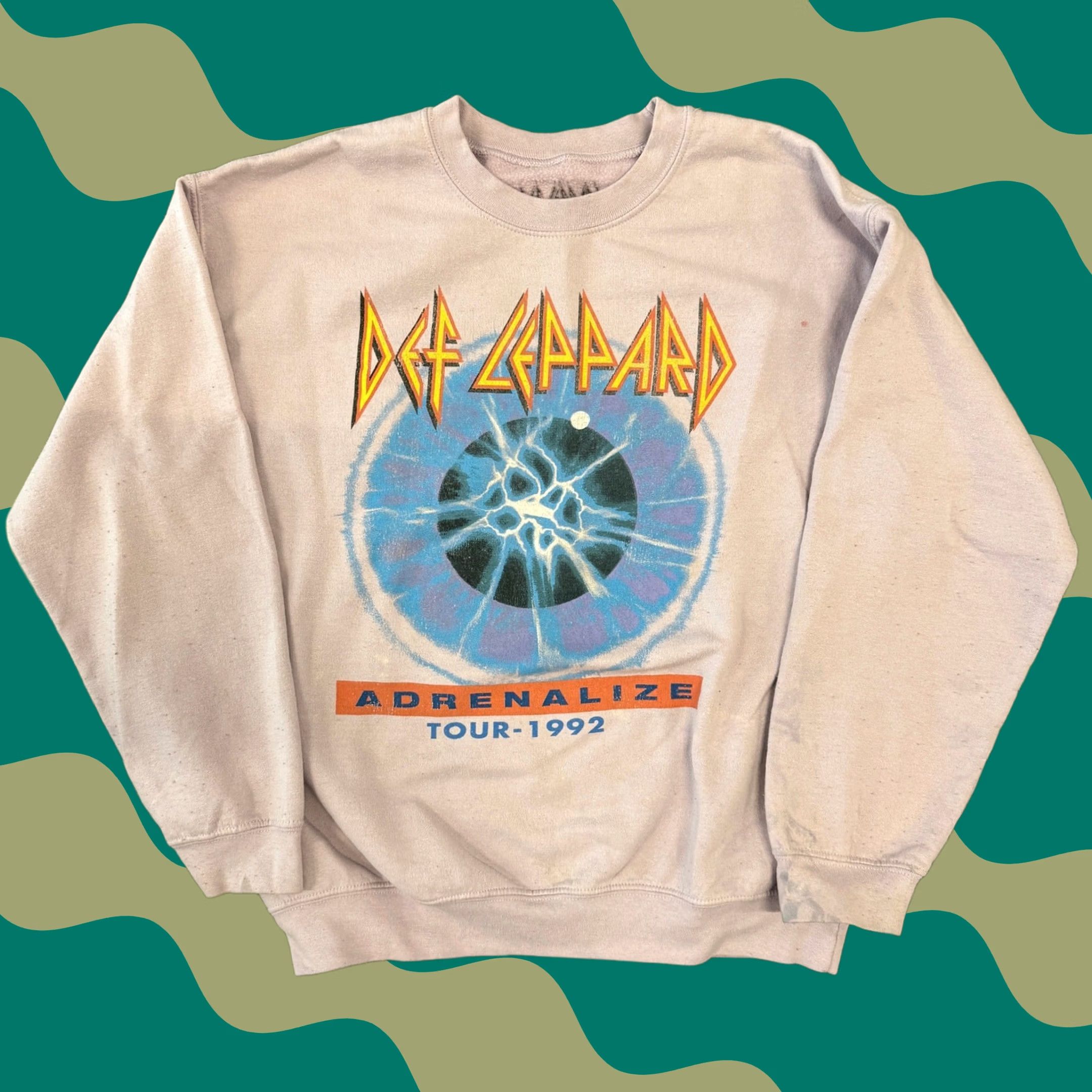 Vintage VINTAGE Def Leppard Purple Y2K Band Tour Crewneck Pullover Sweatshirt M Womens Size M / US 6-8 / IT 42-44 - 1 Thumbnail