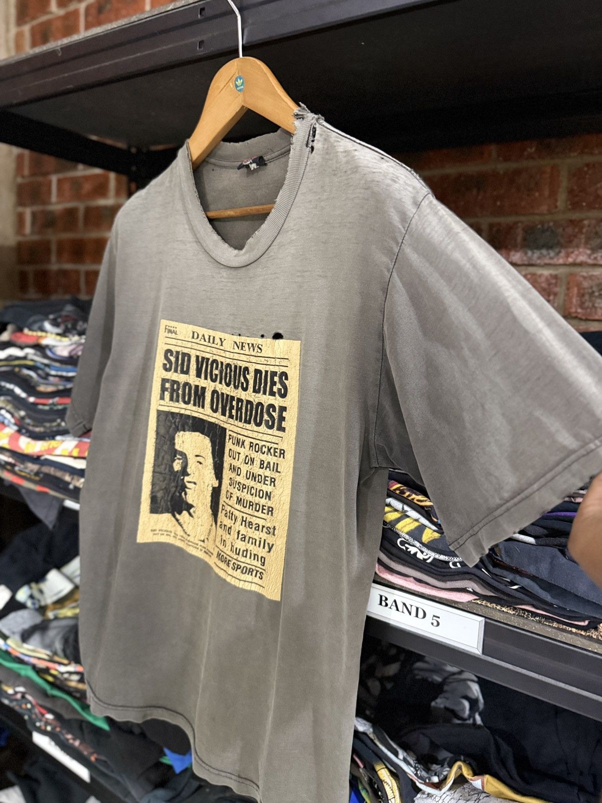 Band Tees Thrashed Vintage Sid Vicious Dies From Overdose Sun Faded T Size US L / EU 52-54 / 3 - 8 Thumbnail