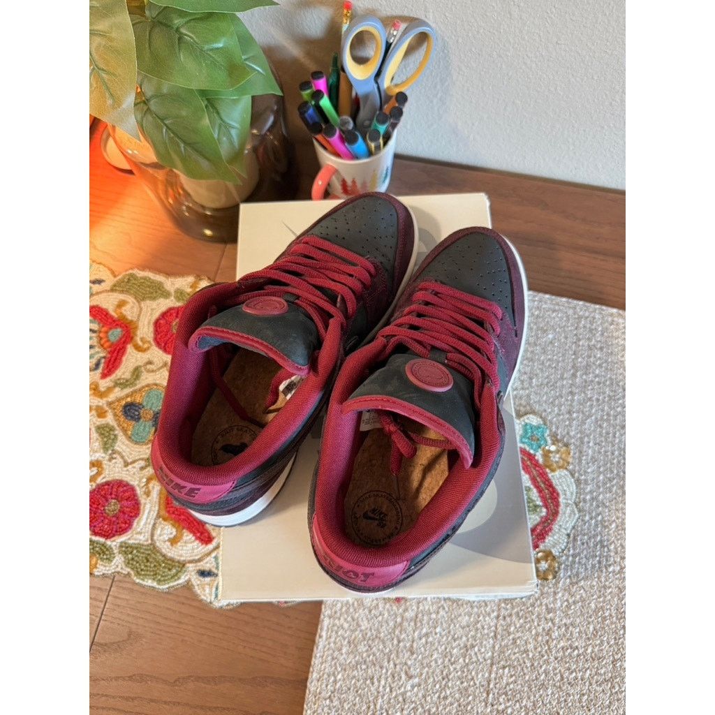 Nike Nike SB Dunk Low Riot Skateshop Mahogany Dark Beetroot Red Size US 10.5 / EU 43-44 - 5 Thumbnail