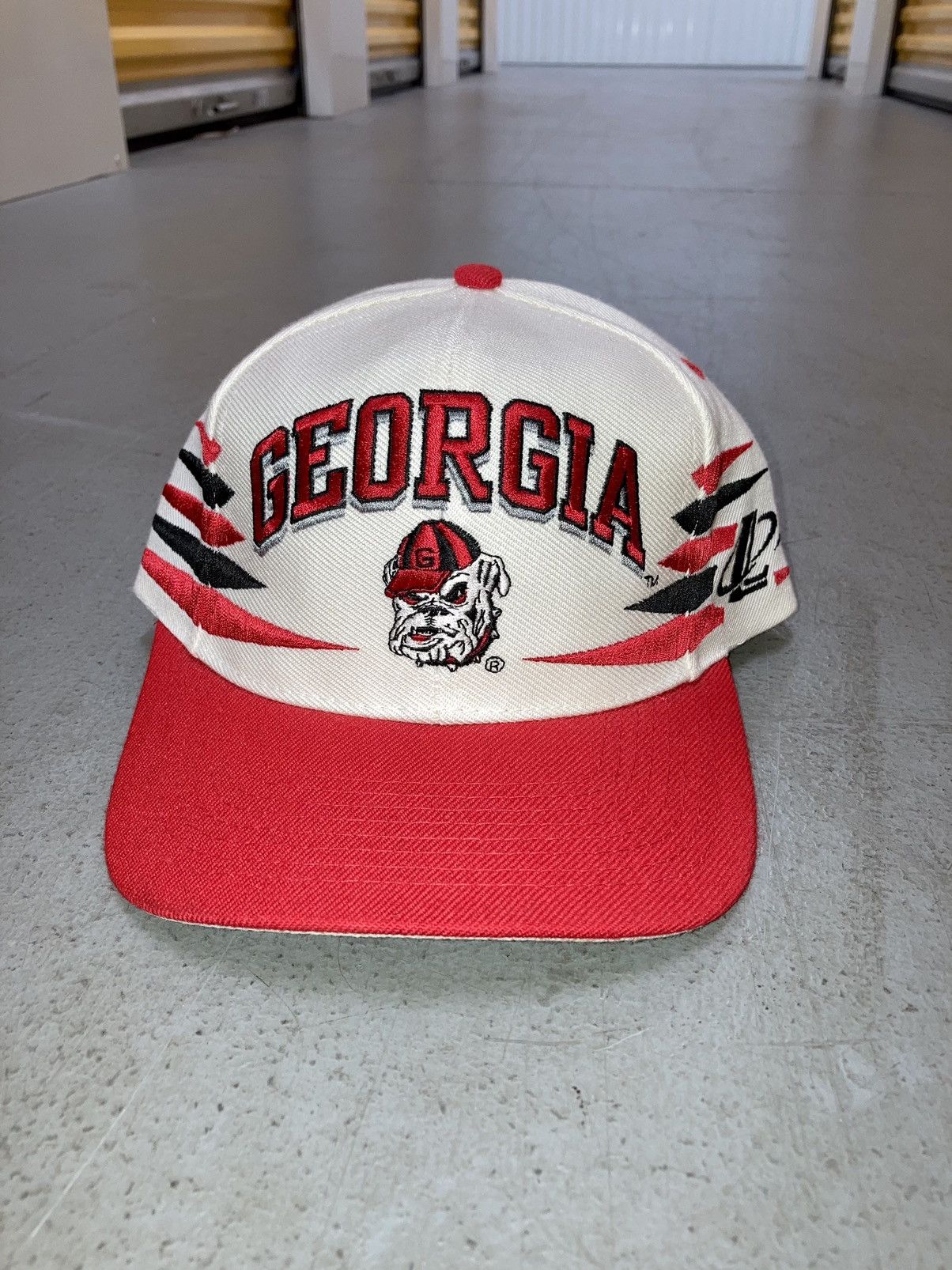 image of American College x Vintage Crazy Vintage 90's Georgia Bulldogs Diamond Hat Unique in White, Men's
