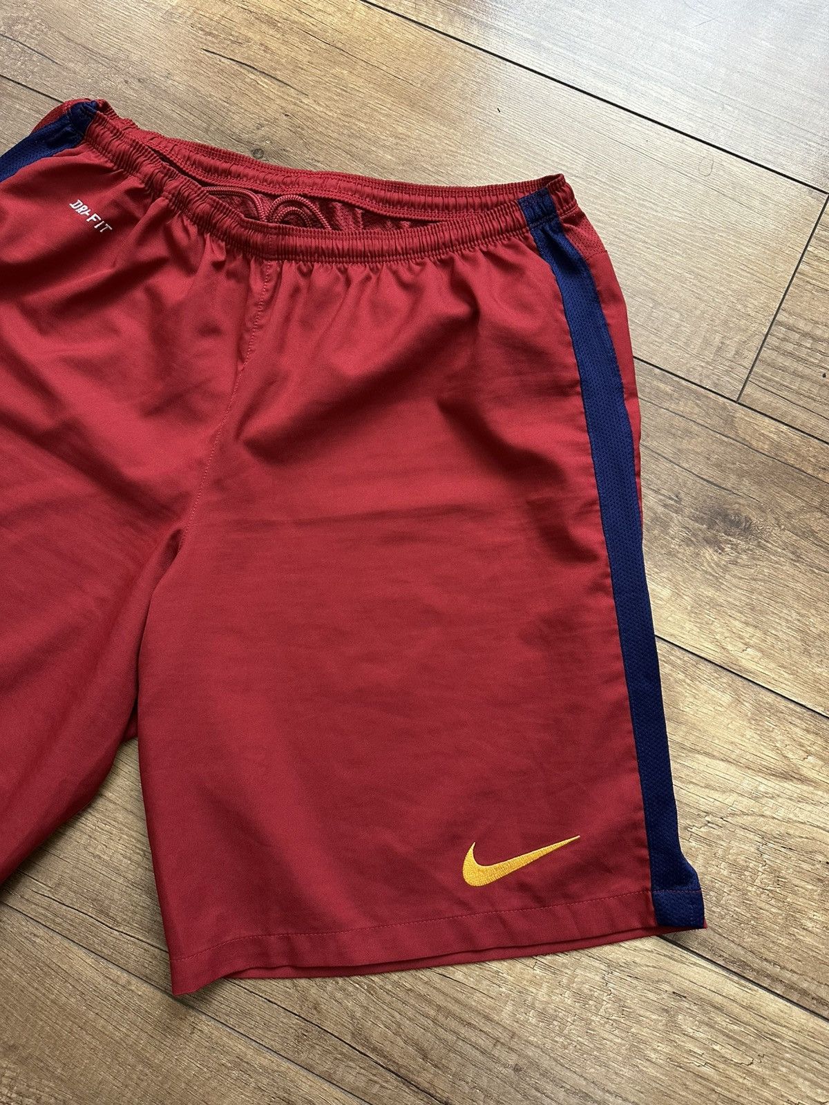 Nike Nike FC Barcelona Soccer Shorts Size US 34 / EU 50 - 5 Thumbnail