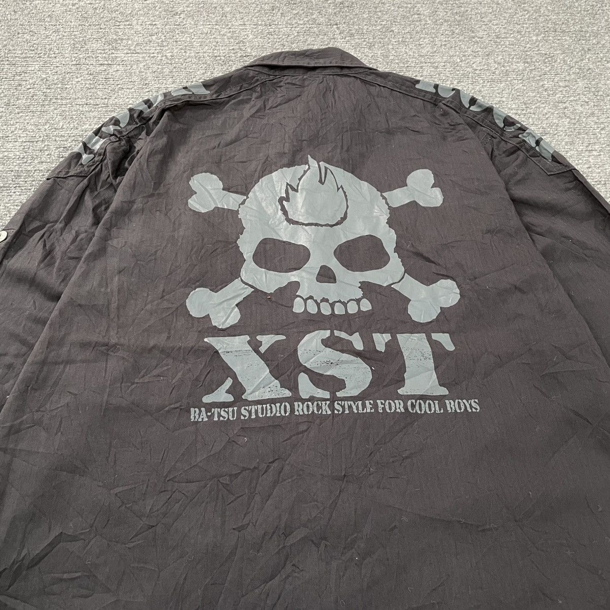 Japanese Brand Ba-Tsu Studio Button Up Skull Design if six was nine Size US M / EU 48-50 / 2 - 8 Thumbnail