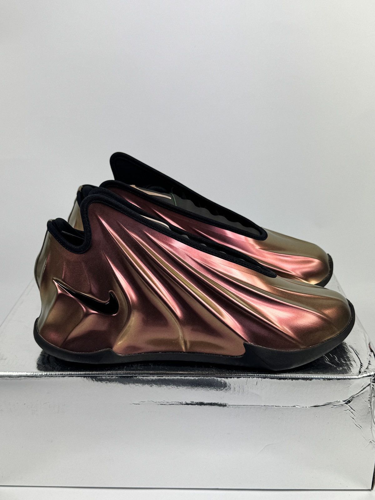 Nike NIKE GT FUTURE METALLIC TED BRONZE Size US 10 / EU 43 - 1 Thumbnail