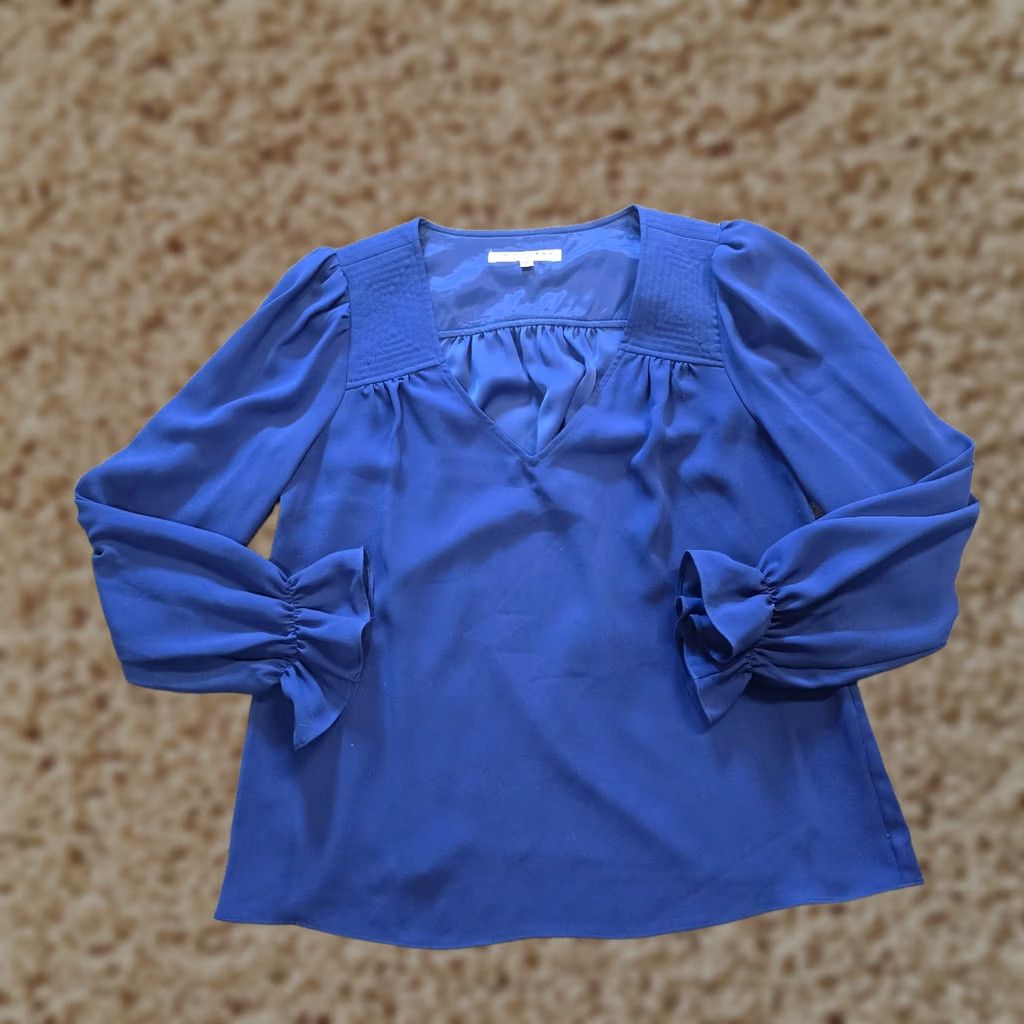 Trina Turk Trina Turk Top Blouse Womens Medium Blue V-Neck Lined Pleated Back Casual Shirt Size M / US 6-8 / IT 42-44 - 1 Thumbnail