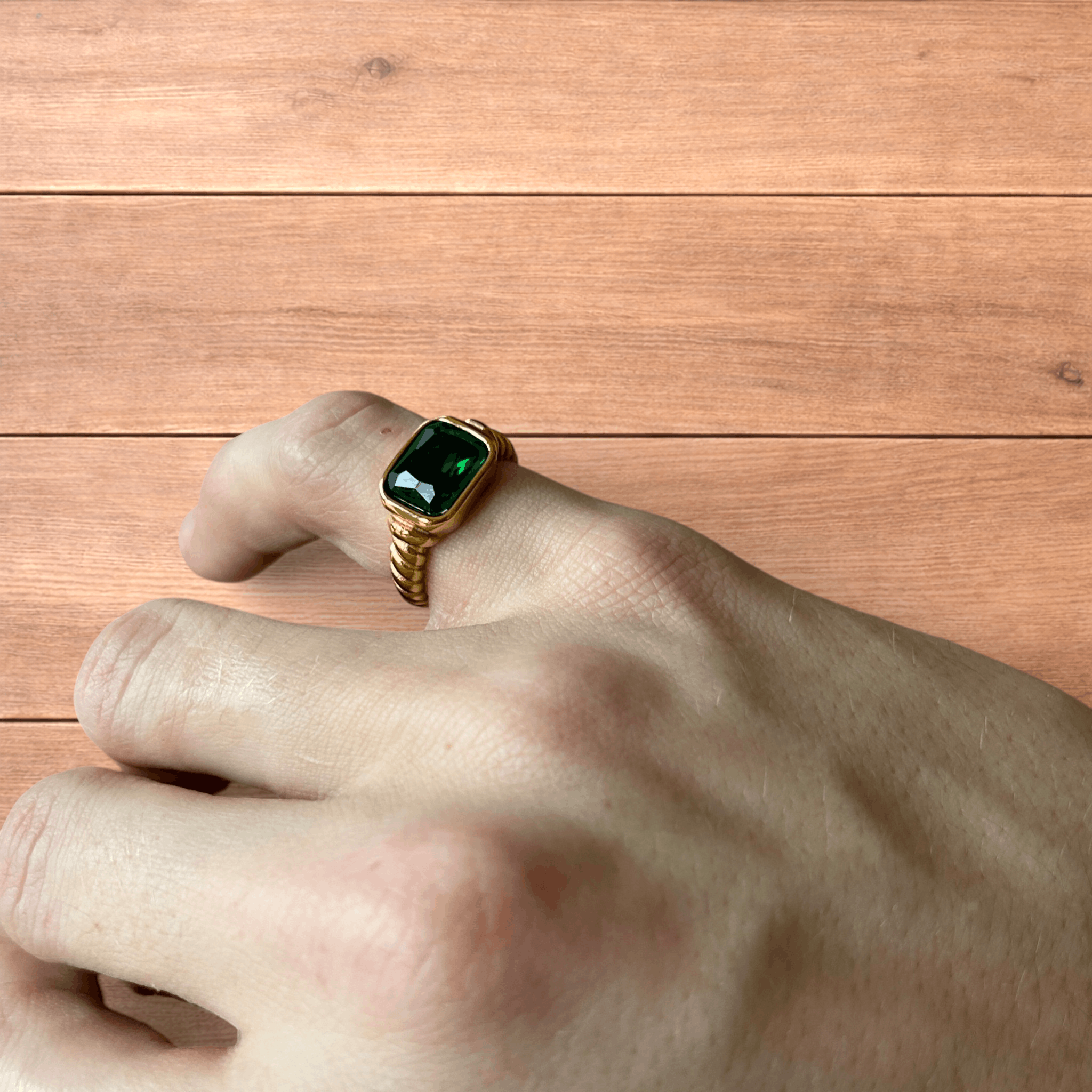 Japanese Brand Lovely vintage style gold ring with green gemstone. Size ONE SIZE - 2 Thumbnail