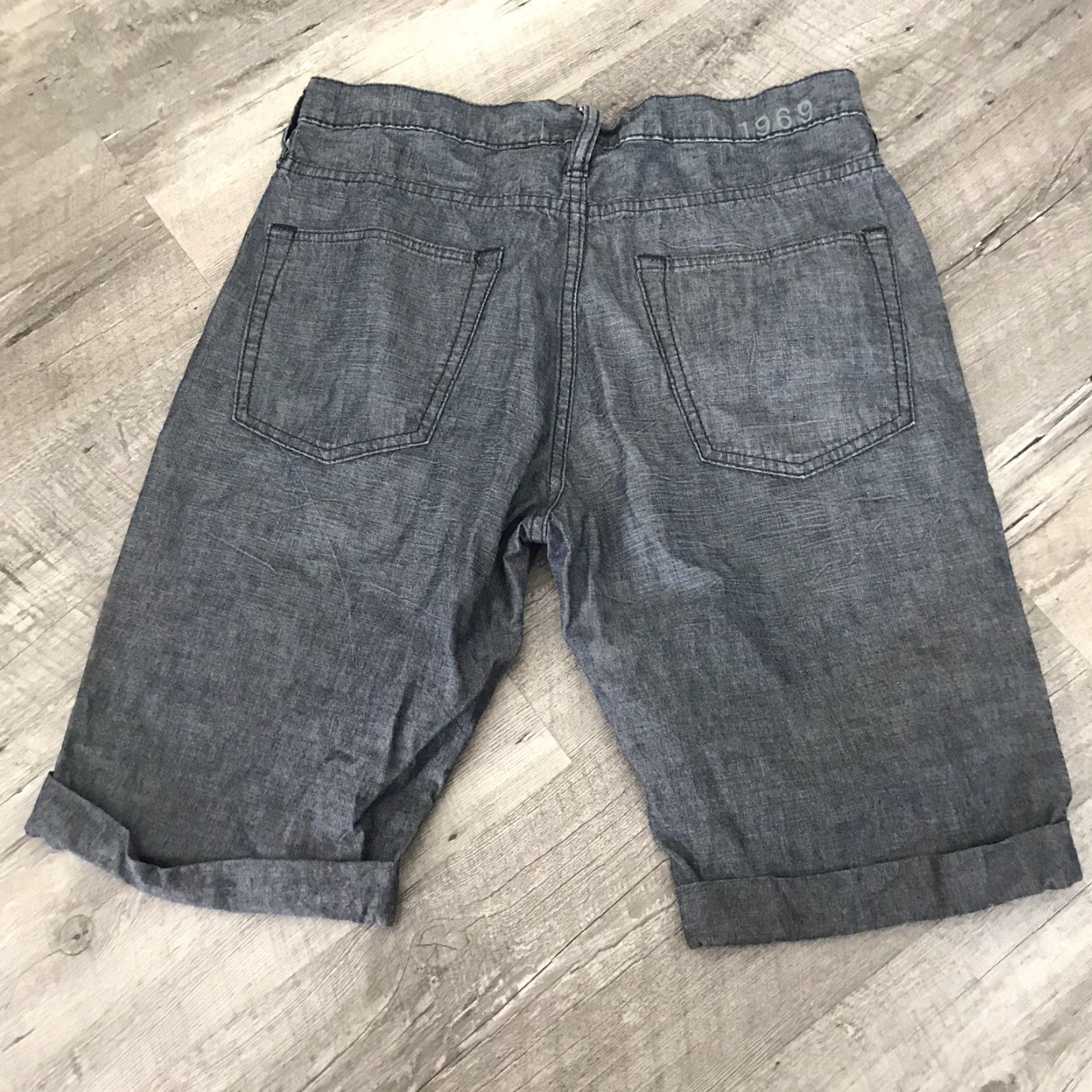 Gap GAP 1969 Shorts Mens Size 29 Lightweight Denim Straight Cuffed Bermuda Cotton Shorts Reg Mens Blue Slim? Size US 29 - 3 Thumbnail