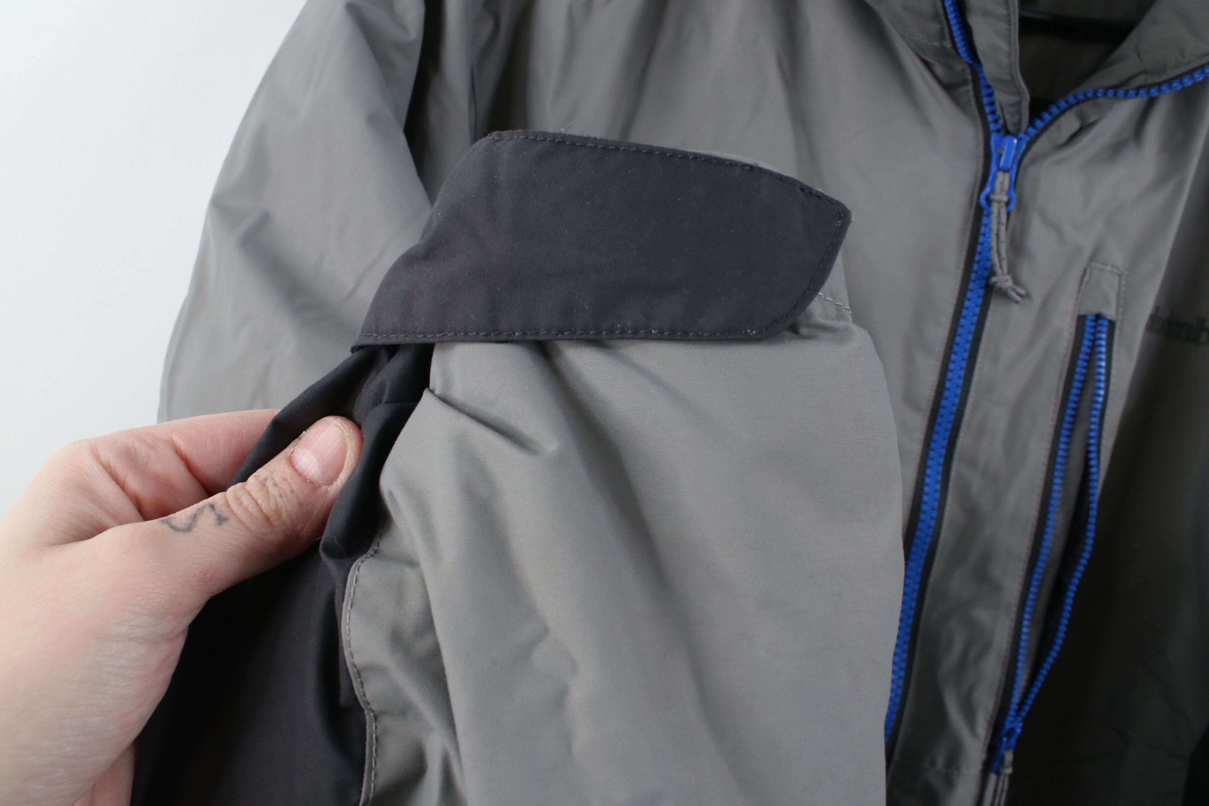 Columbia Y2K Columbia Spell Out Waterproof Hooded Puffer Jacket Gray Size US M / EU 48-50 / 2 - 9 Thumbnail