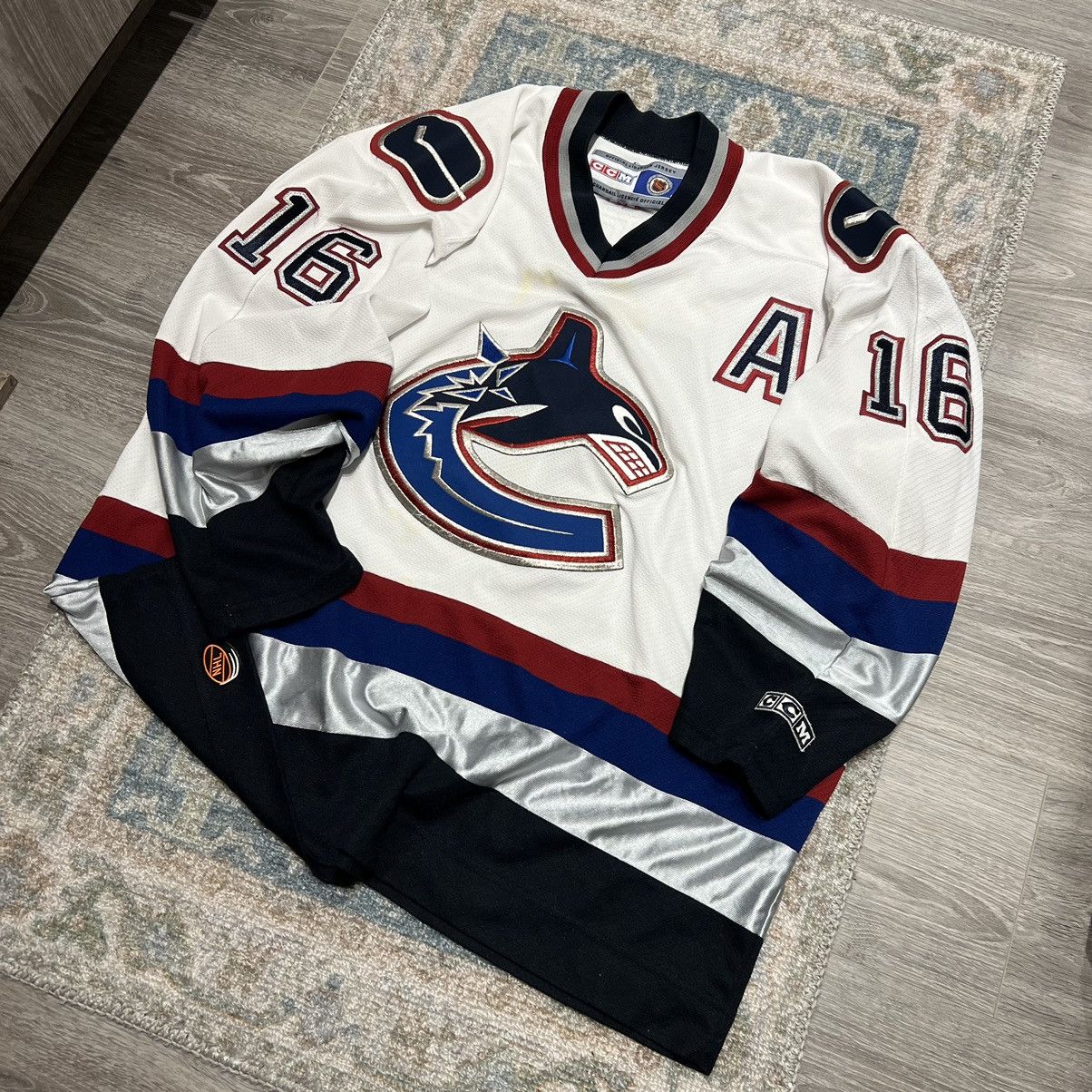 Ccm Vintage Vancouver Canucks hockey jersey Trevor linden Size US XL / EU 56 / 4 - 2 Thumbnail