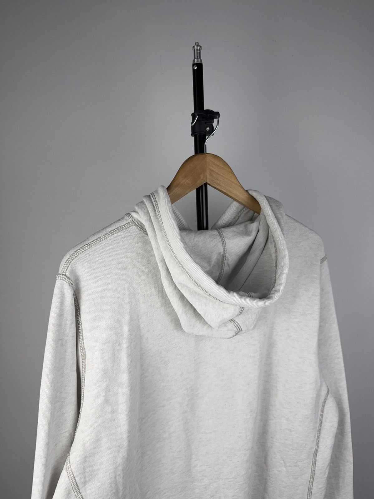 Abercrombie & Fitch Vintage Abercrombie & Fitch Crest Logo Hoodie Light White L Size US L / EU 52-54 / 3 - 6 Thumbnail