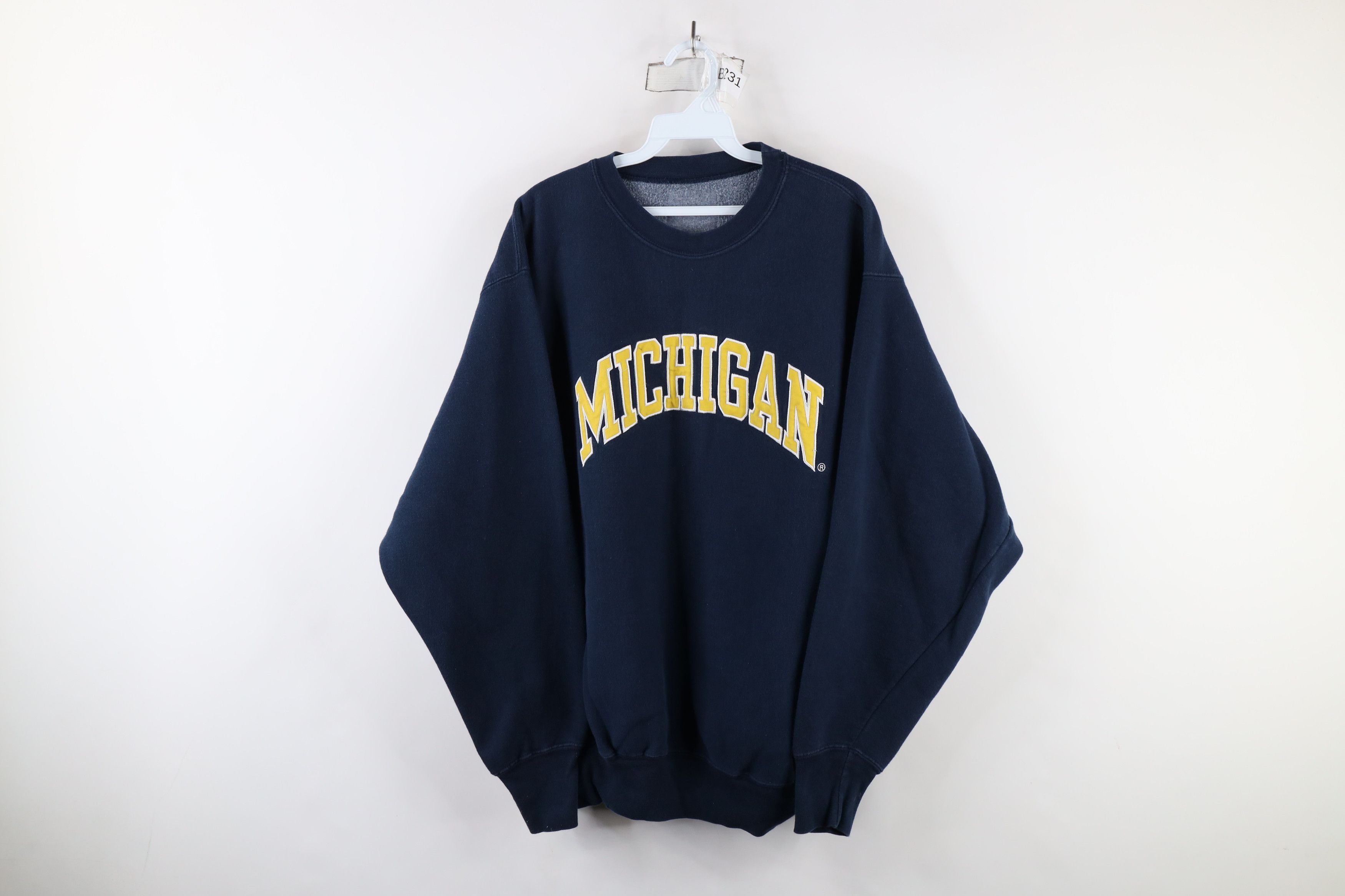 Vintage Vintage 90s Faded University of Michigan Crewneck Sweatshirt Size US L / EU 52-54 / 3 - 1 Thumbnail