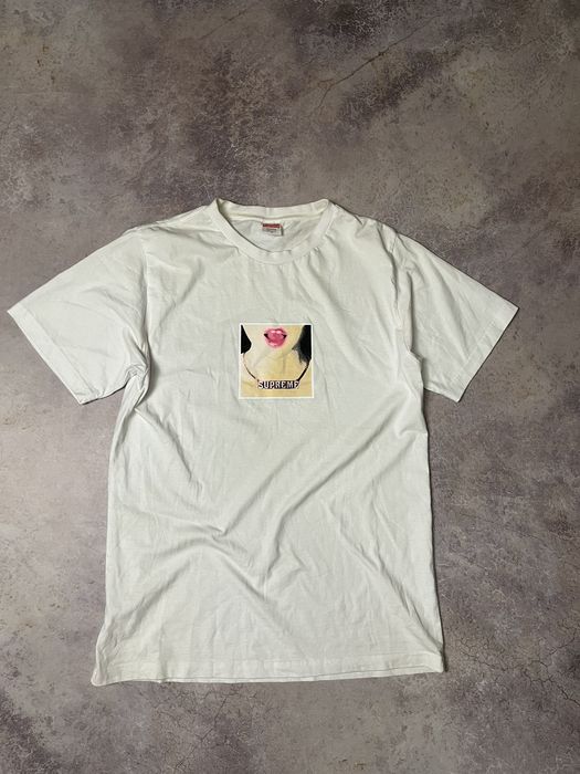 Supreme necklace outlet tee