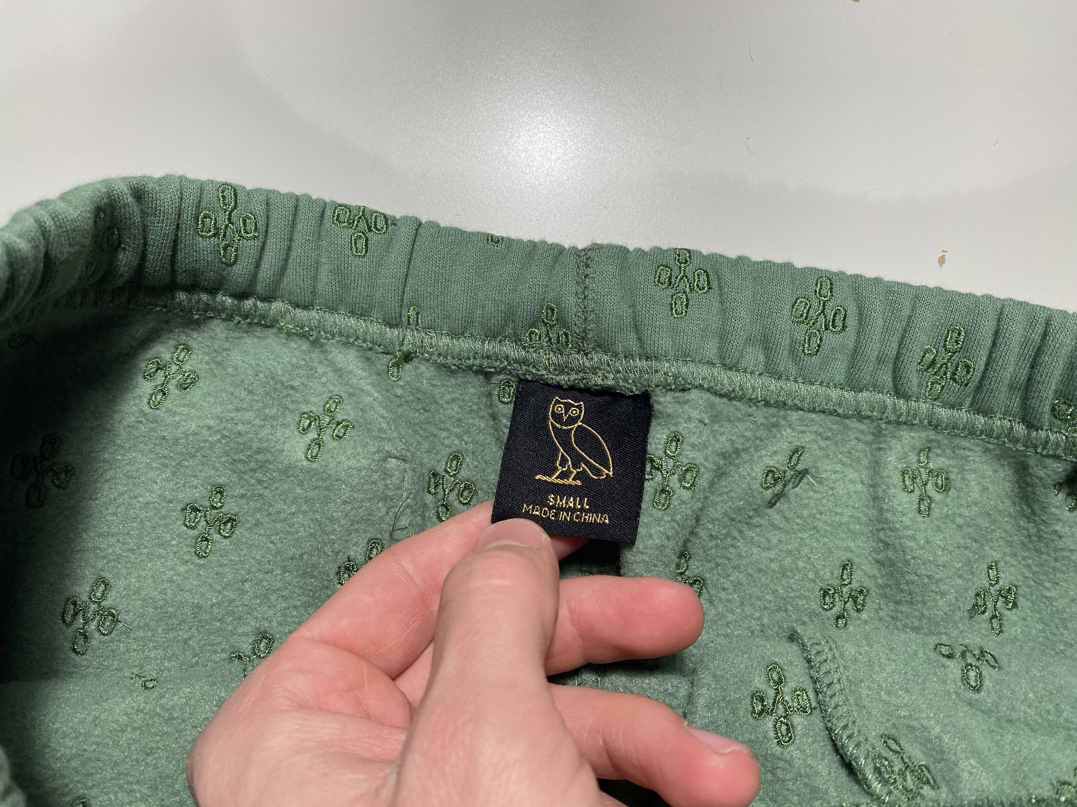 October's Very Own Octobers Very Own AOP Monogram Sweatpants Green size S Size US 30 / EU 46 - 4 Thumbnail