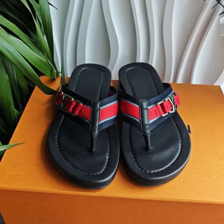 Louis Vuitton Louis Vuitton Logo Flip Flops in Black and Red -2508 Size US 8 / EU 41 - 2 Thumbnail