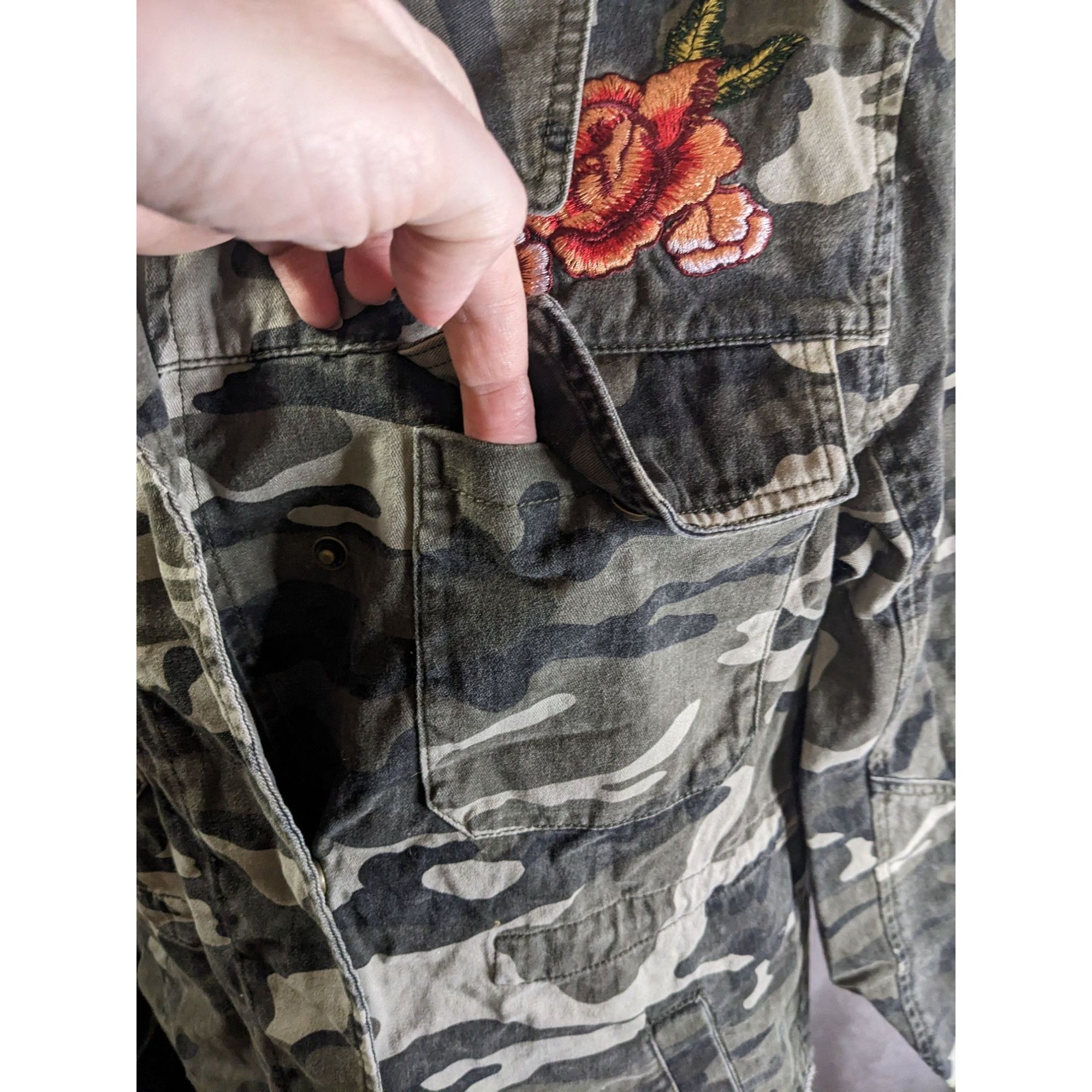 Other Vintage Atmosphere Camo Jacket With Floral Embroidery Button Size XS / US 0-2 / IT 36-38 - 3 Thumbnail