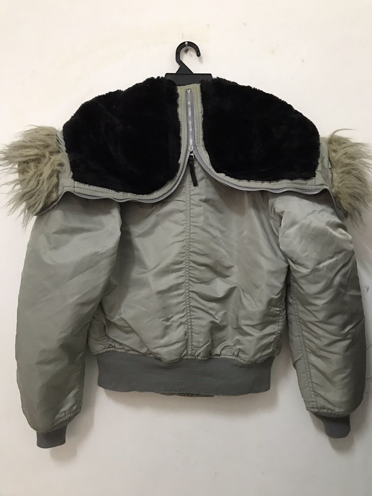 Alpha Industries Vintage Alpha Industries N-2B Flying Man Fur Hoodie Jacket Size US S / EU 44-46 / 1 - 4 Thumbnail