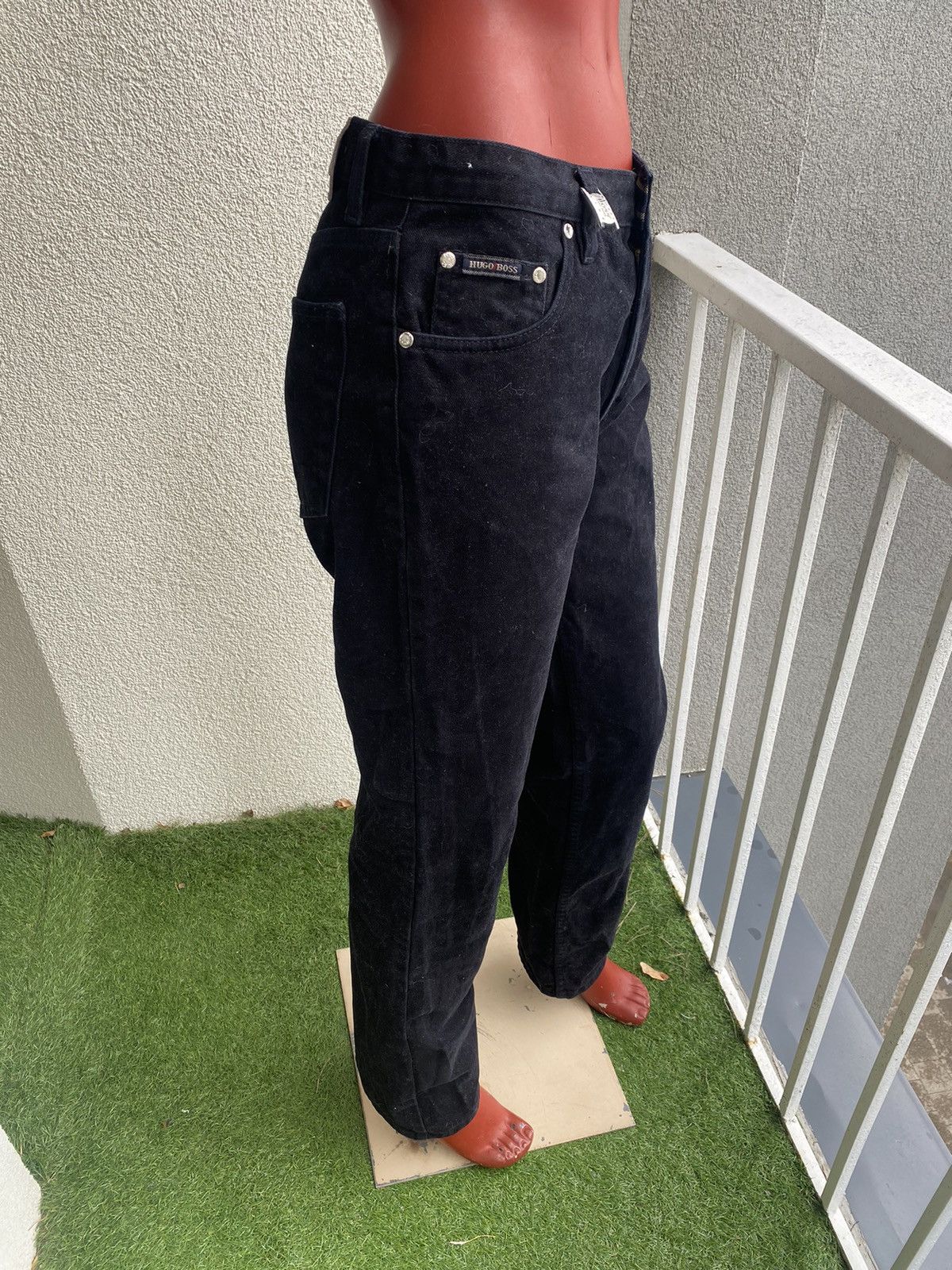 Hugo Boss Velvety type Hugo Boss pants size 30 Size 30" / US 8 / IT 44 - 8 Thumbnail