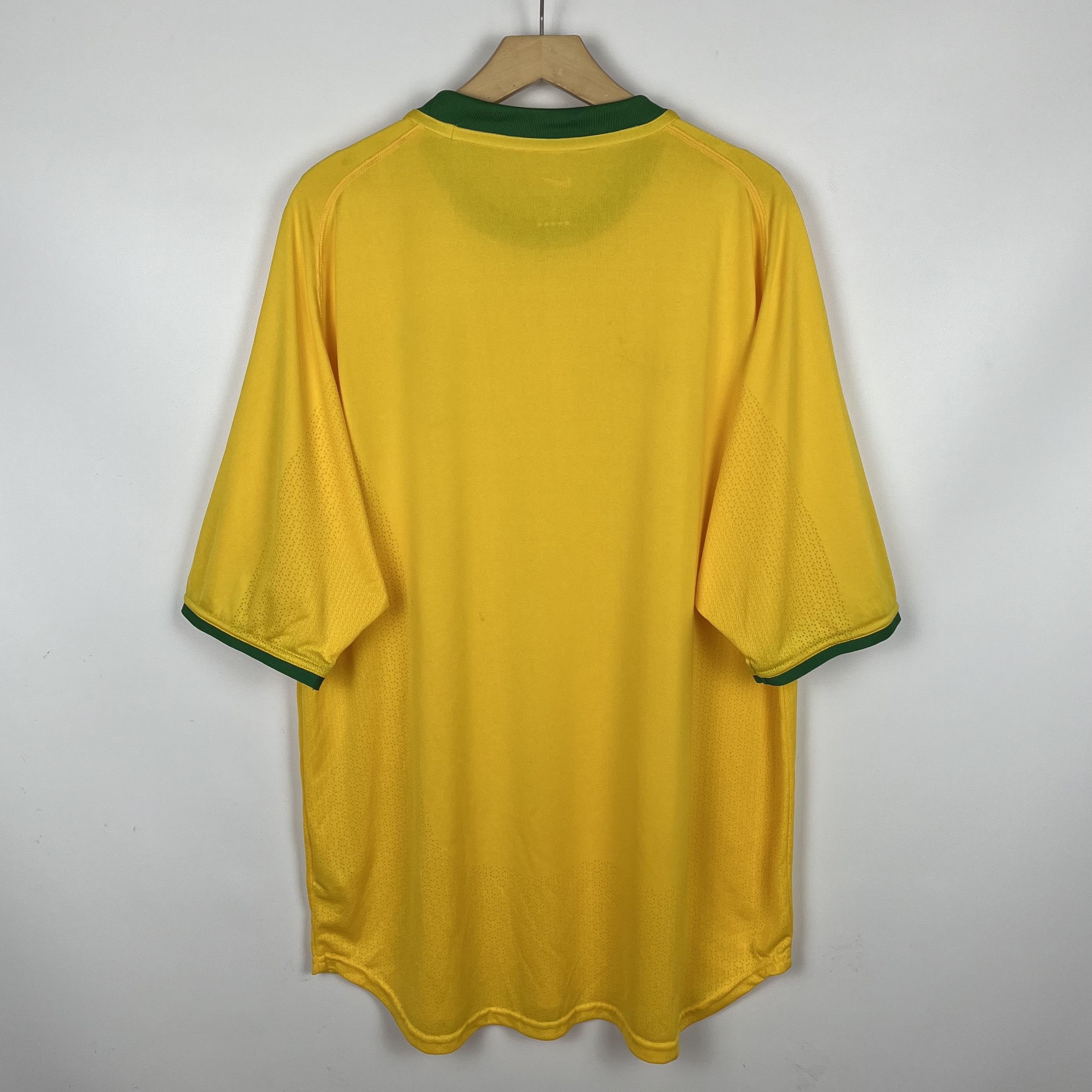 Nike Vintage Nike Brazil Home Soccer Jersey Shirt 2000/2002 Size US XL / EU 56 / 4 - 15 Thumbnail