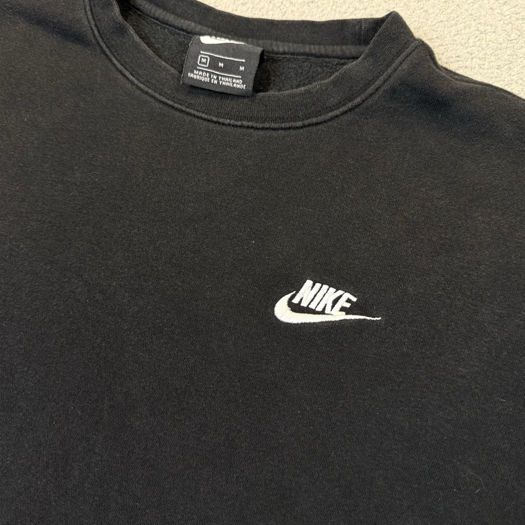 Nike VINTAGE Nike Fleece Crewneck Sweatshirt Mens M Black PullOver Swoosh Distressed Embroidered Logo Sweatshirt Size US M / EU 48-50 / 2 - 3 Thumbnail
