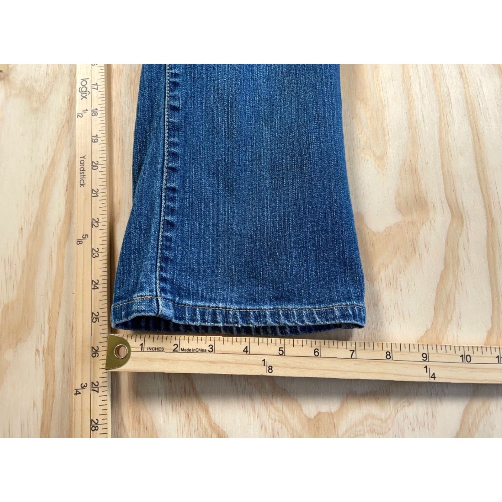 Levi's VTG Levi's 550 Relaxed Boot Cut Jeans Womens 6 Short Blue Denim Pattern Solid Retro 90s Hippster Classic Jeans Size 28" / US 6 / IT 42 - 7 Thumbnail