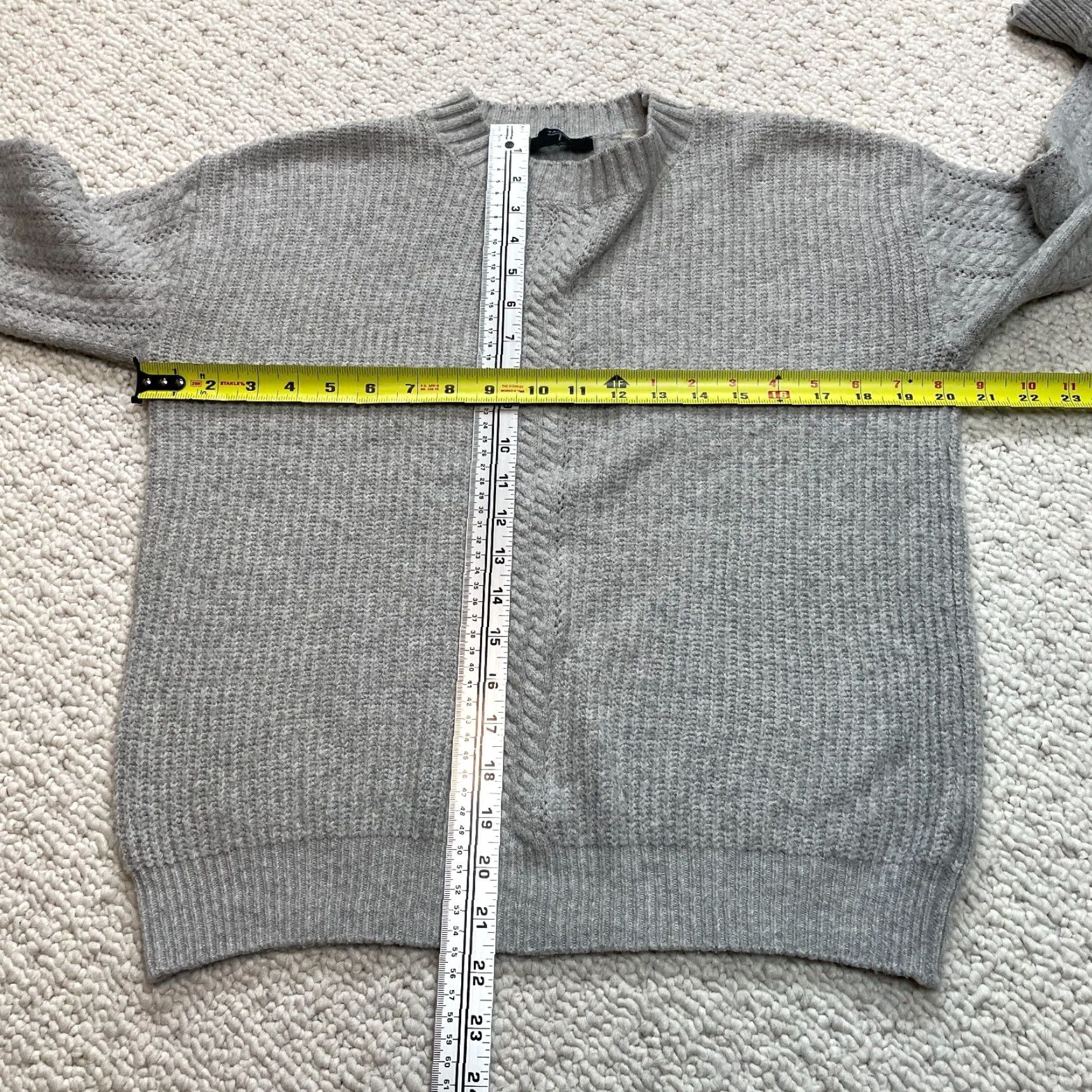 Vintage T Tahari Sweater Womens Small Gray Crew Knit Soft Pullover Solid Sweatshirt Size S / US 4 / IT 40 - 5 Thumbnail