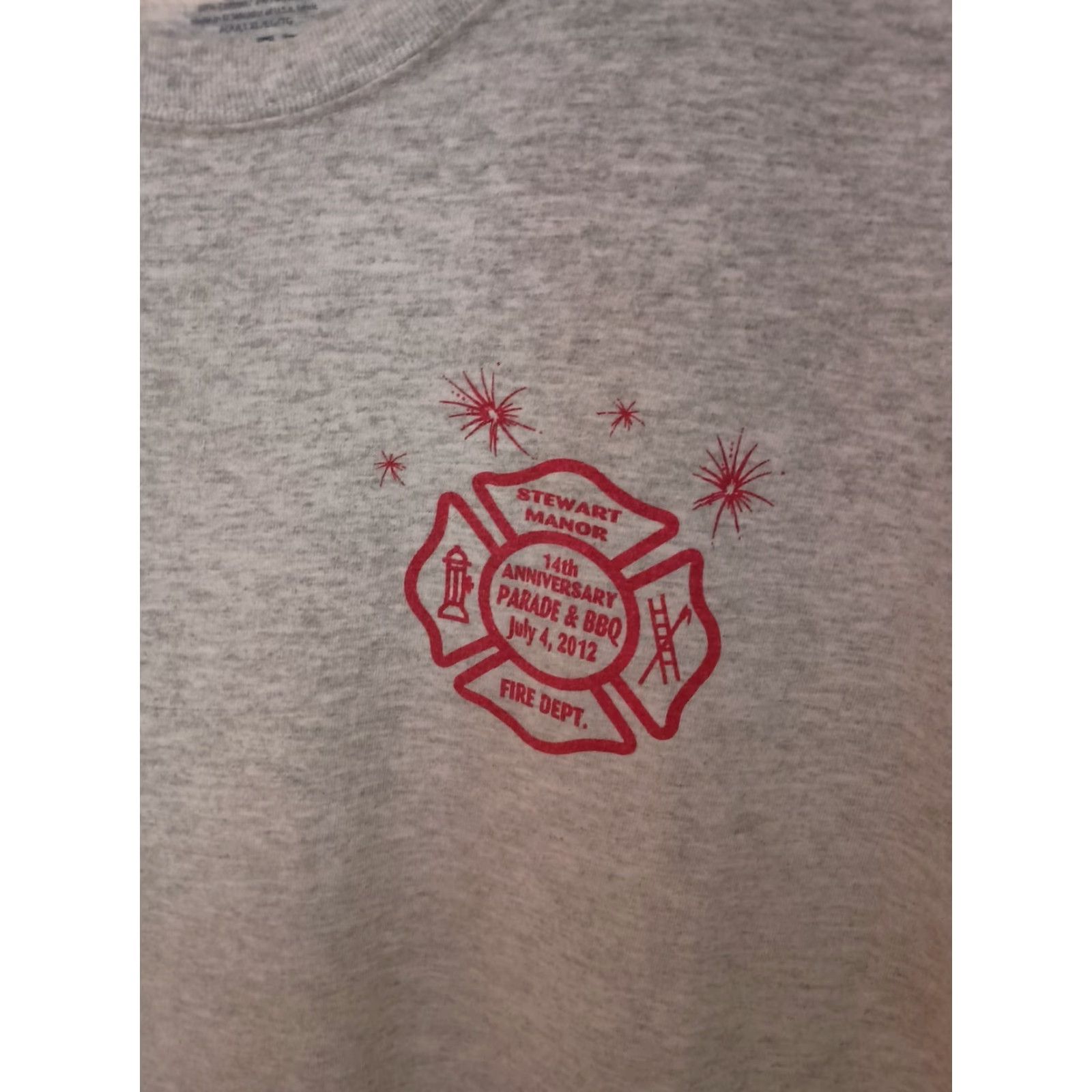 Port & Company VINTAGE Official Stuart Manor Long Island New York Fire Department Barbecue T-Shirt Men XL Gray 911 Sleeve Print Port & Company Size US XL / EU 56 / 4 - 2 Thumbnail