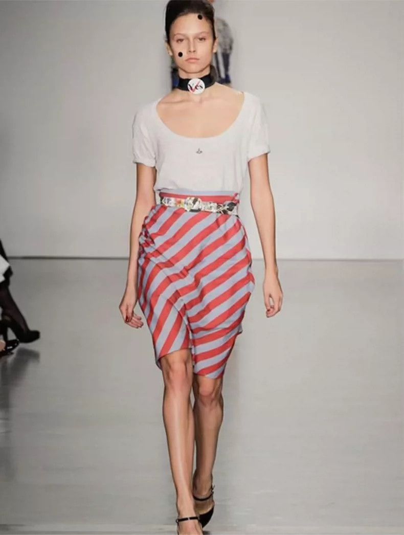 Vivienne Westwood Vivienne Westwood A beautiful half-length dress Size S / US 4 / IT 40 - 8 Thumbnail