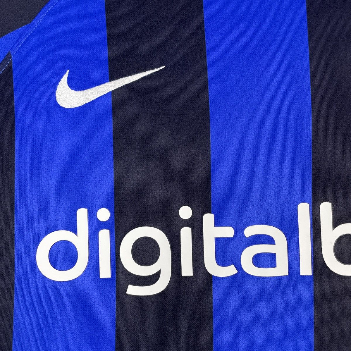 Nike Inter Milan Lautaro Martinez Home Jersey Women’s 2022/2023 Size S / US 4 / IT 40 - 4 Thumbnail