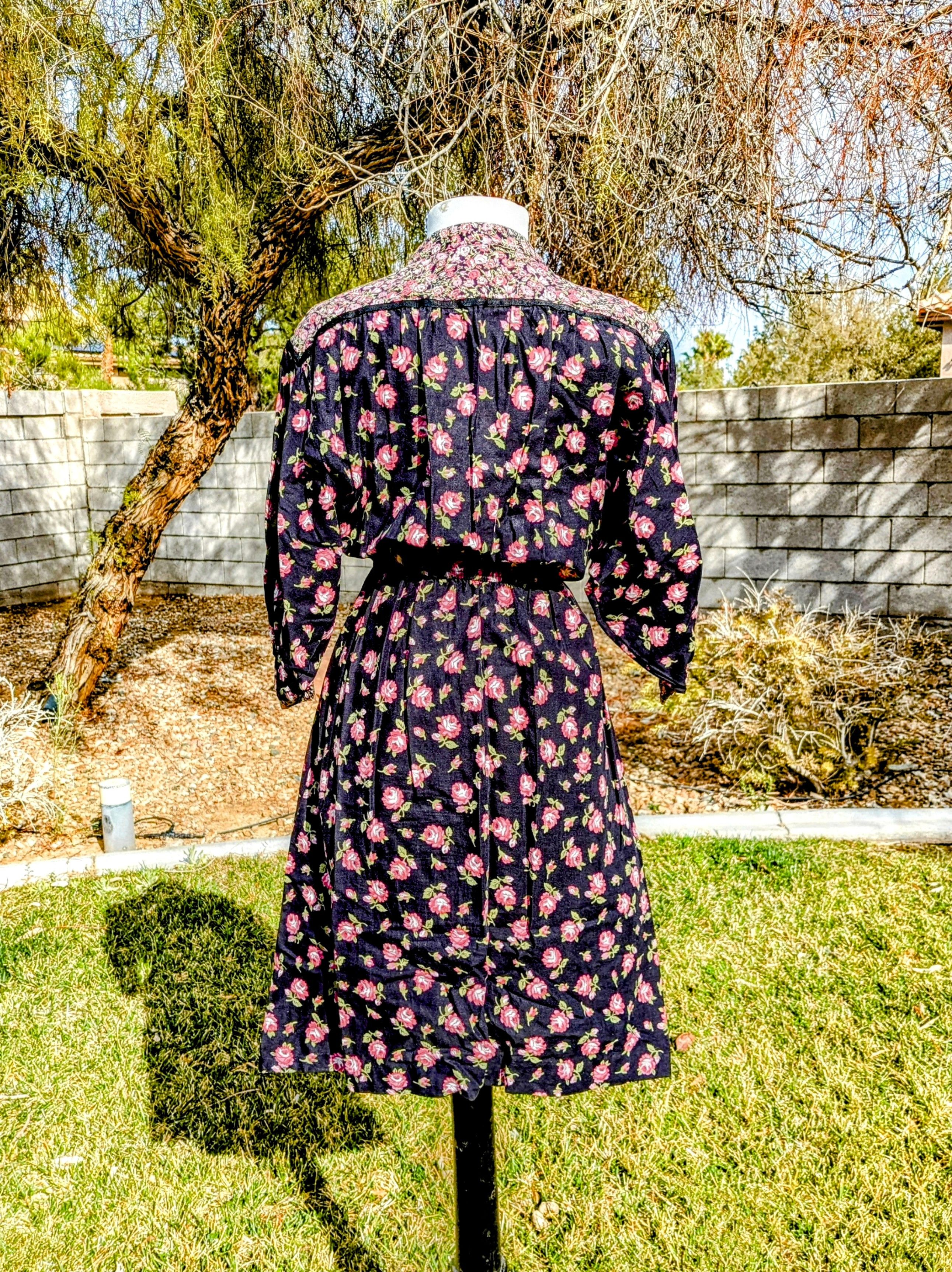 Vintage VTG Floral Petite Flowy L/S Button Cinched Midi Dress Size S / US 4 / IT 40 - 4 Thumbnail