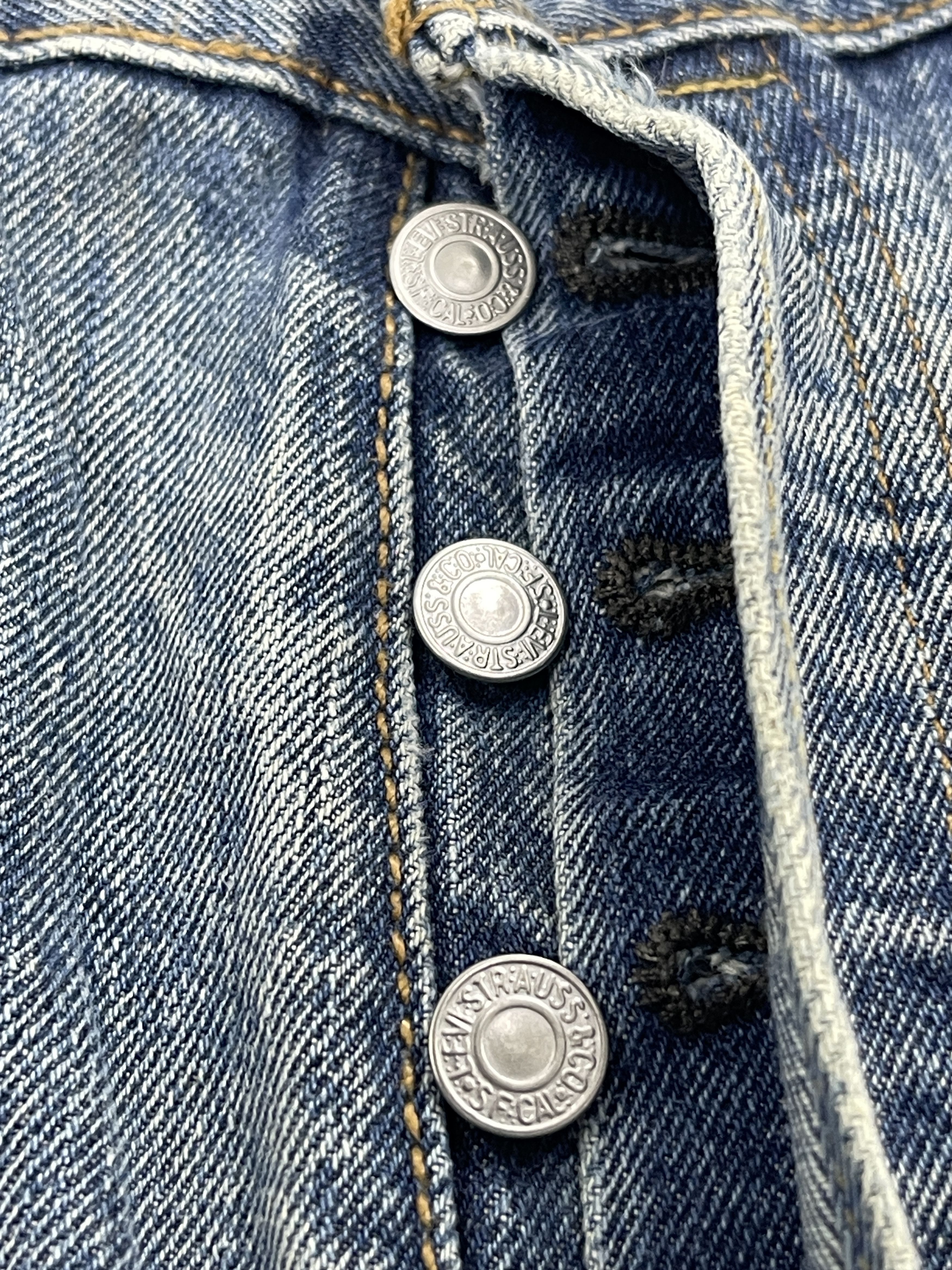 Levi's × Vintage Vintage Levis 501 Light Blue Washed Jeans Size US 35 - 12 Thumbnail