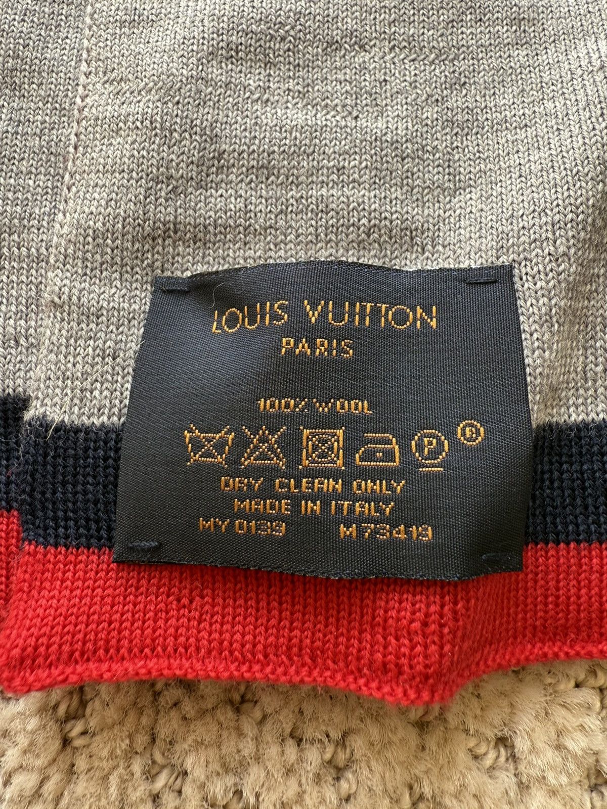 Louis Vuitton ***RARE LOUIS VUITTON RED SCARF Size ONE SIZE - 4 Thumbnail