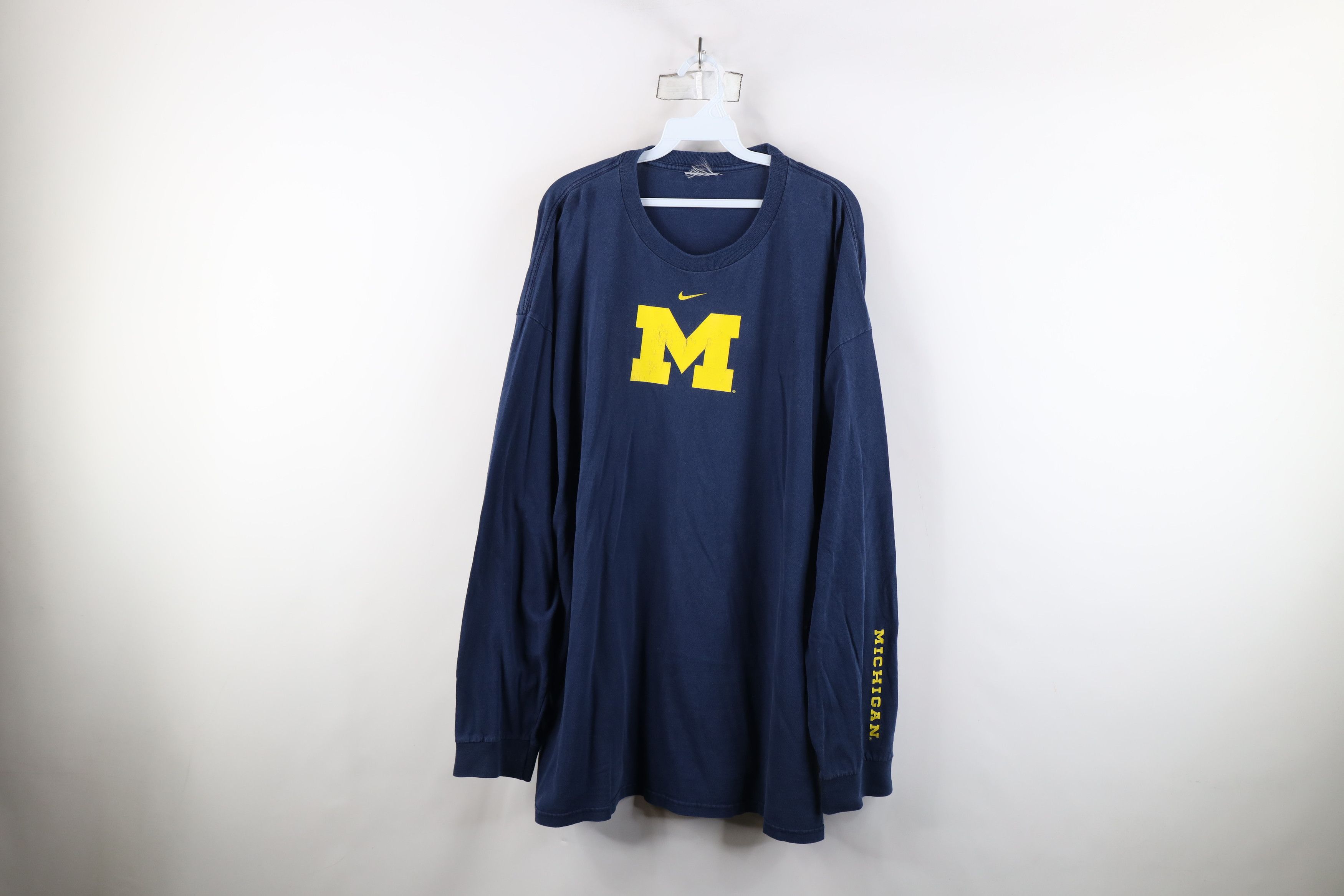Nike × Vintage Vintage Nike Mini Swoosh University of Michigan T-Shirt Blue Size US XXL / EU 58 / 5 - 1 Thumbnail
