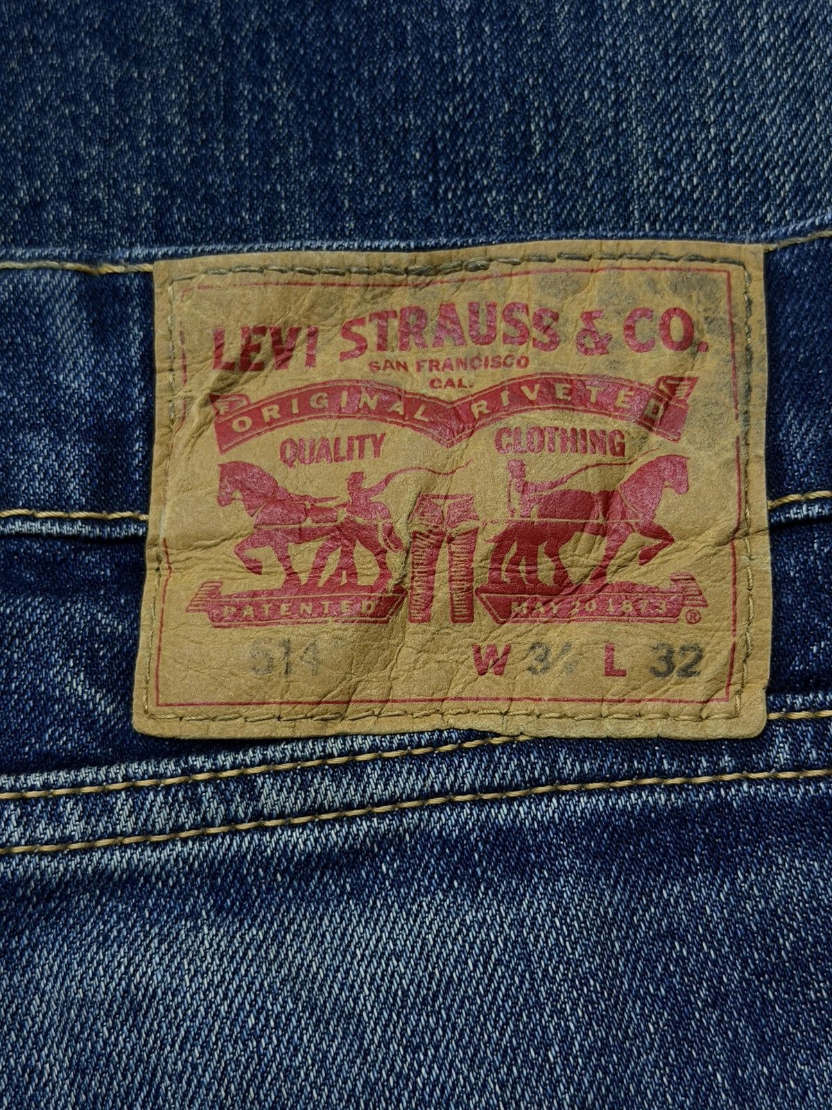 Levi's Vintage Levi’s 514 Denim Jeans | Vintage Straight Fit | W35 Size US 35 - 12 Thumbnail