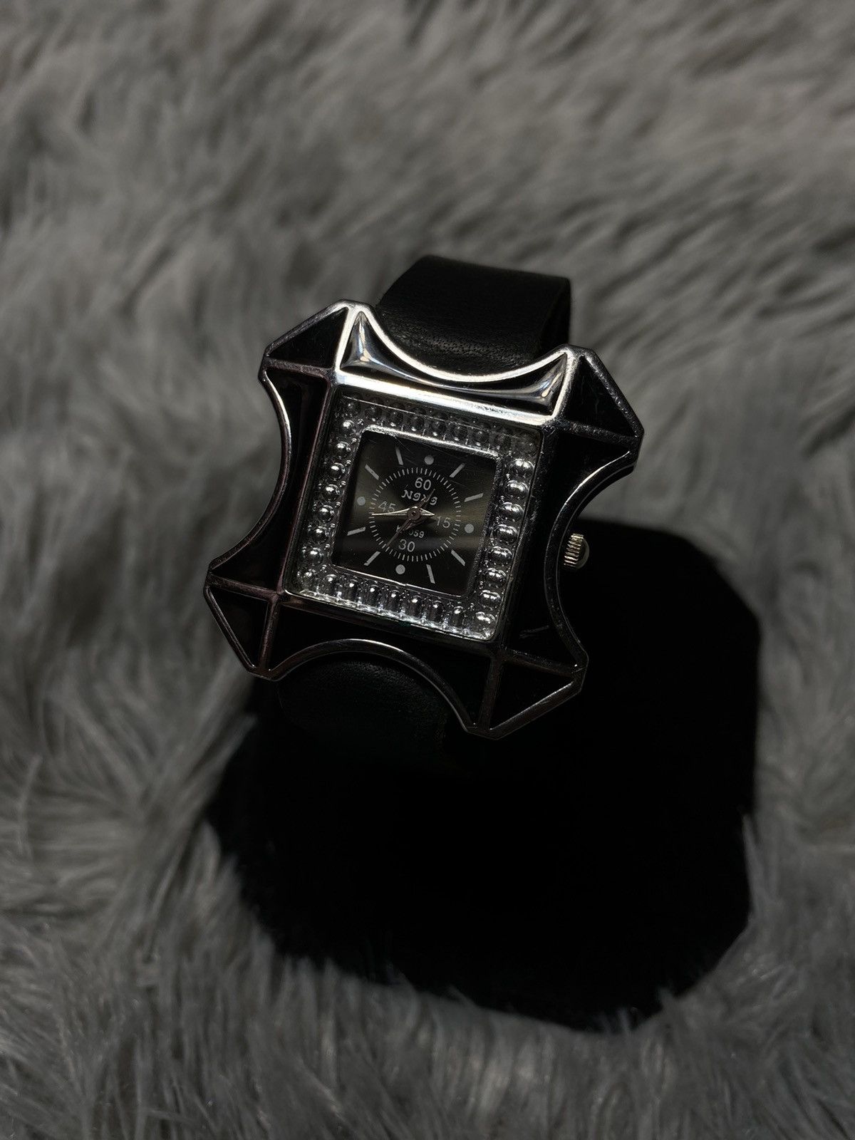 Vintage Sculptural Black Jewel Watch - Japanese Brand Size ONE SIZE - 2 Thumbnail