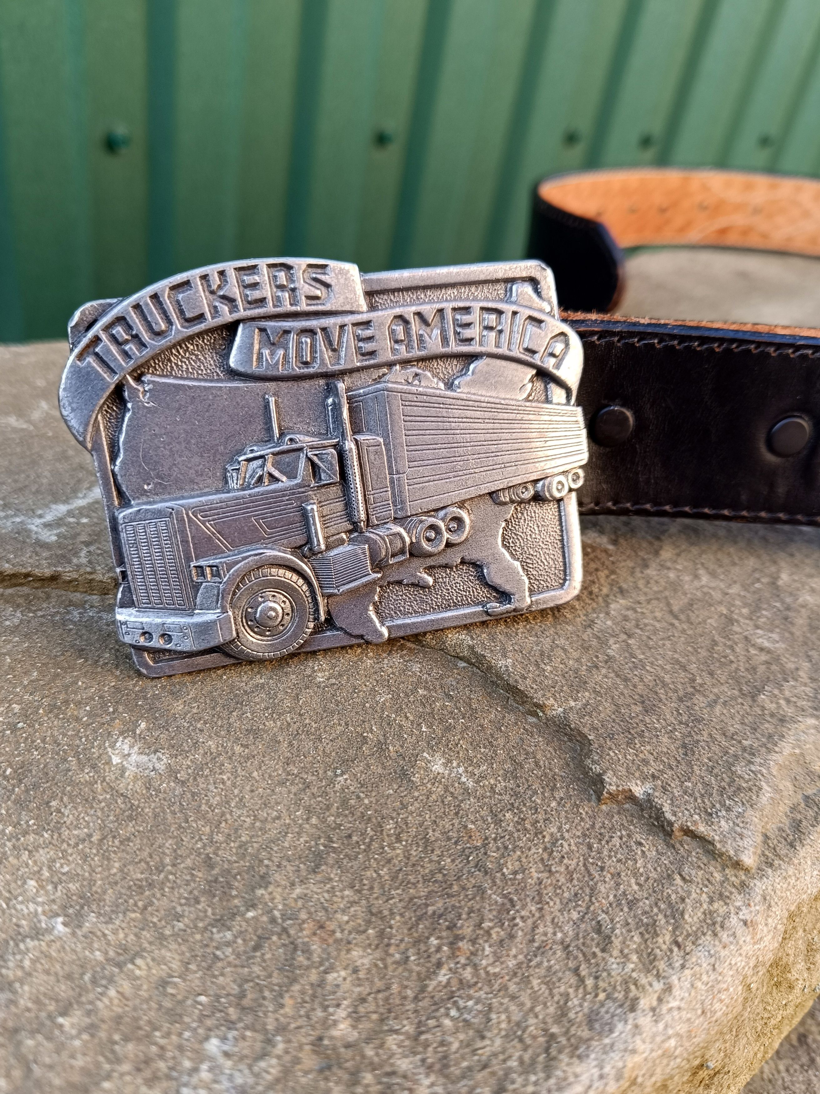 Vintage Vintage trucker belt buckle 1983 Truckers Move America Size 36 - 9 Thumbnail