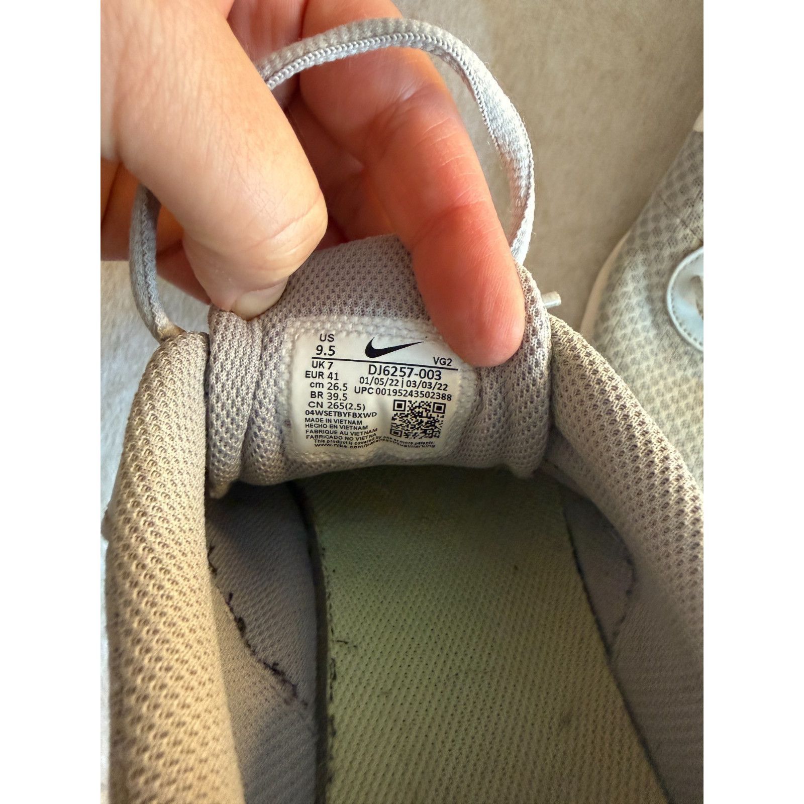 Nike Nike Women’s Running Shoes Gray Mesh Sneakers Size 9.5 Ligh Size US 9.5 / IT 39.5 - 5 Thumbnail