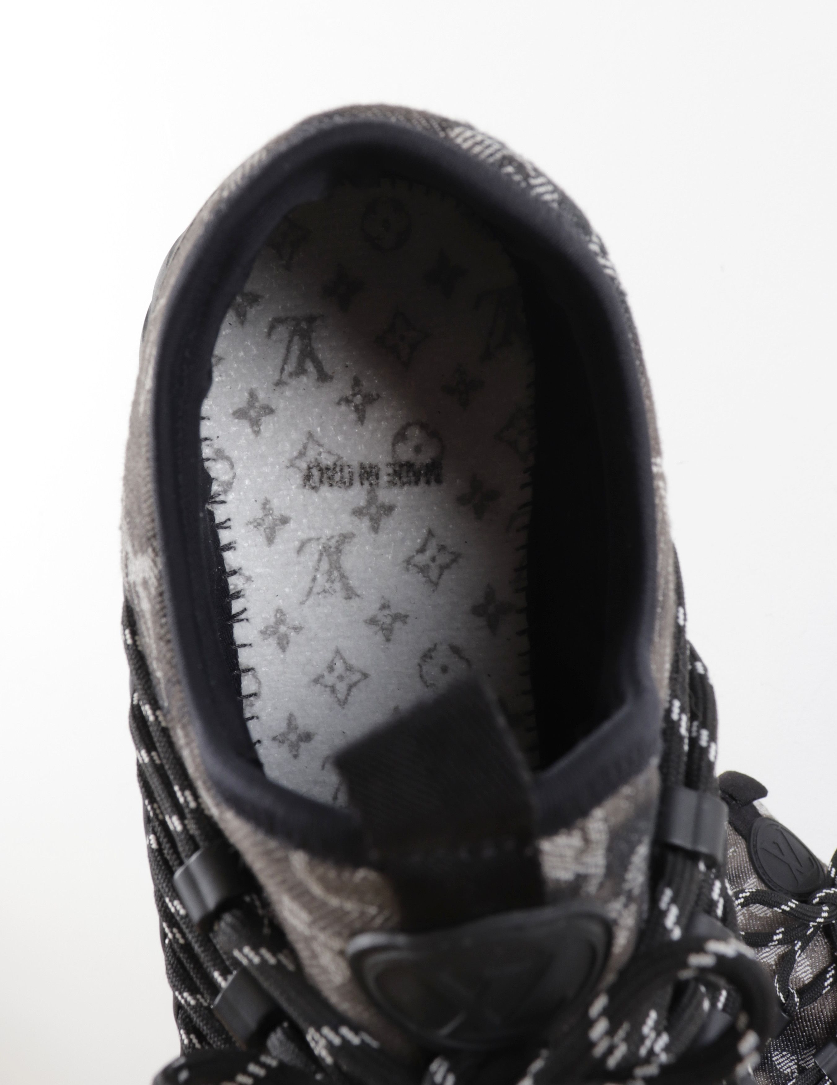 Louis Vuitton Louis Vuitton Fastlane Denim Black Monogram Sneakers Size US 9.5 / EU 42-43 - 16 Thumbnail