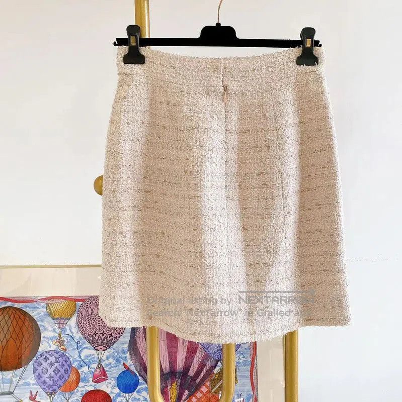 Chanel Chanel Classic A-Line Skirt in Light Pink . Size 23" - 2 Thumbnail