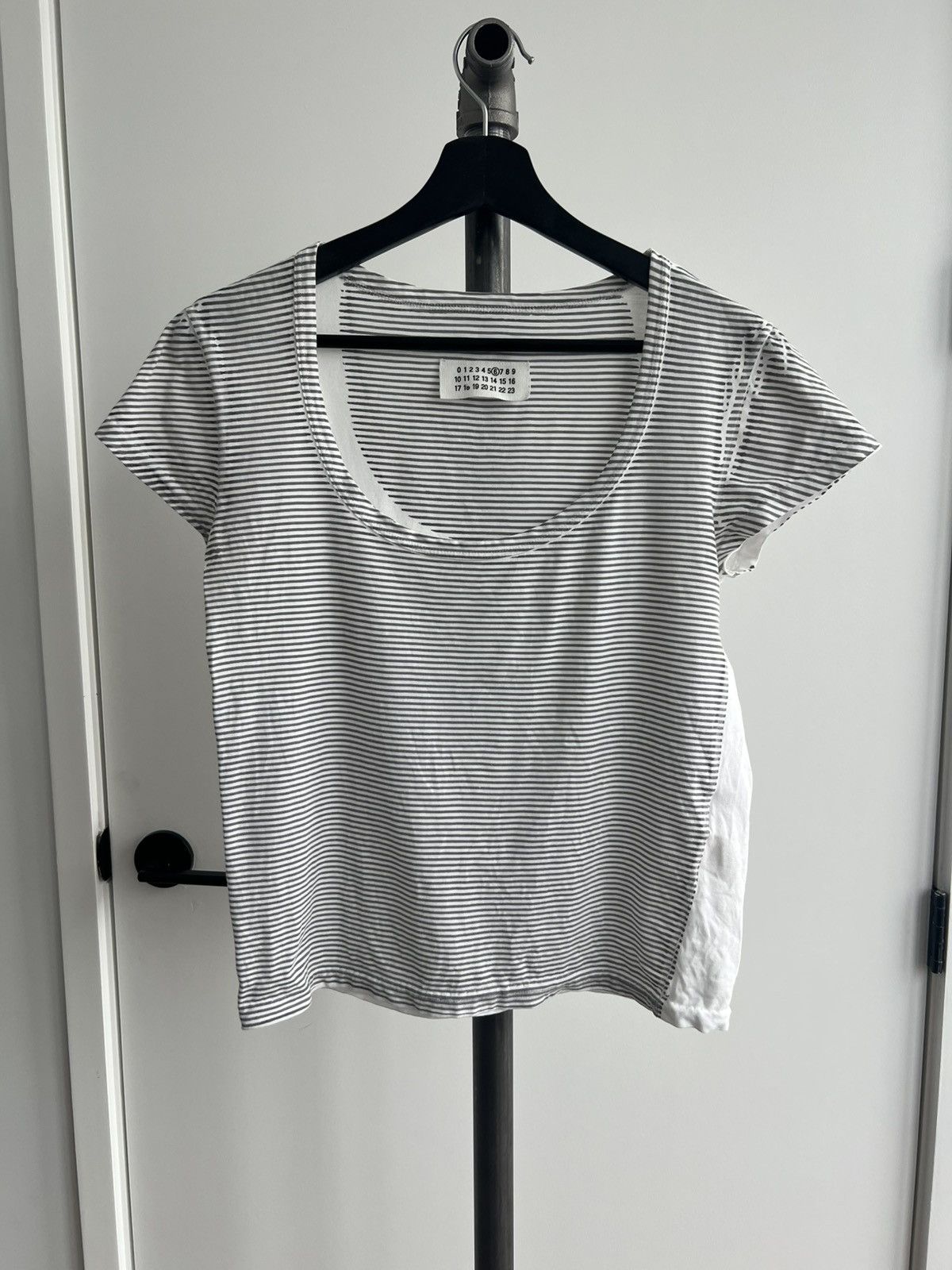 MM6 SS00 Stripe-Print Scoop Neck Tee Size S / US 4 / IT 40 - 1 Thumbnail