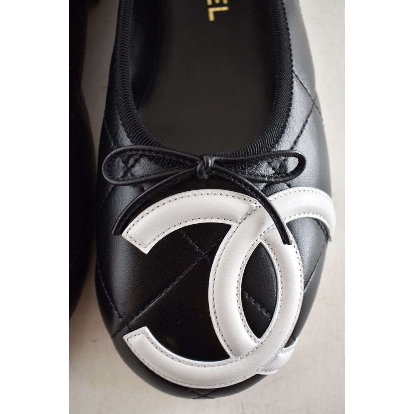 Chanel Chanel Coco Beach Cambon Black White CC XL Ballet Flat 38 Size US 8 / IT 38 - 17 Thumbnail