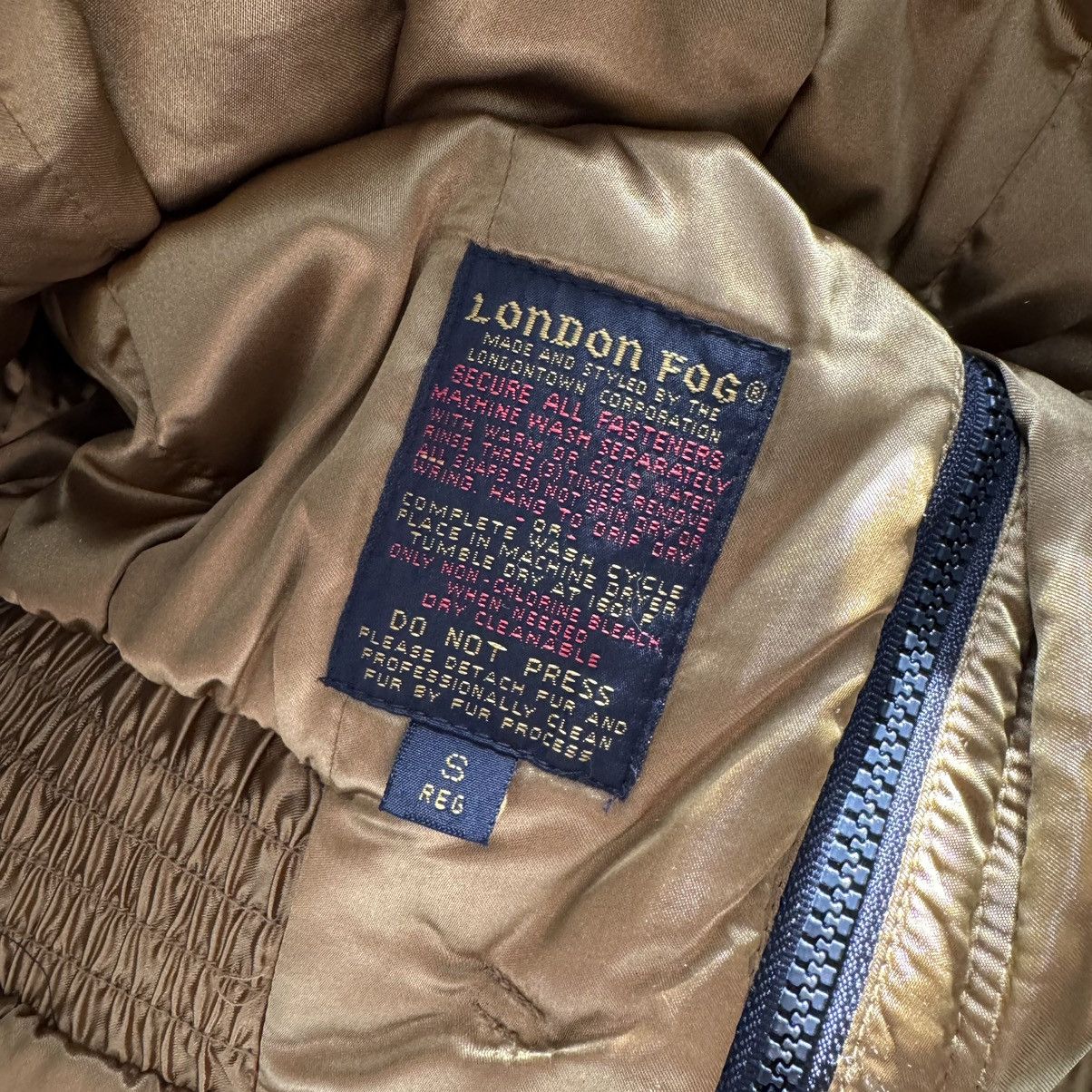 London Fog LONDON FOG Vintage Black Gold Velvet Quilted Paisley Jacket Size S / US 4 / IT 40 - 10 Thumbnail