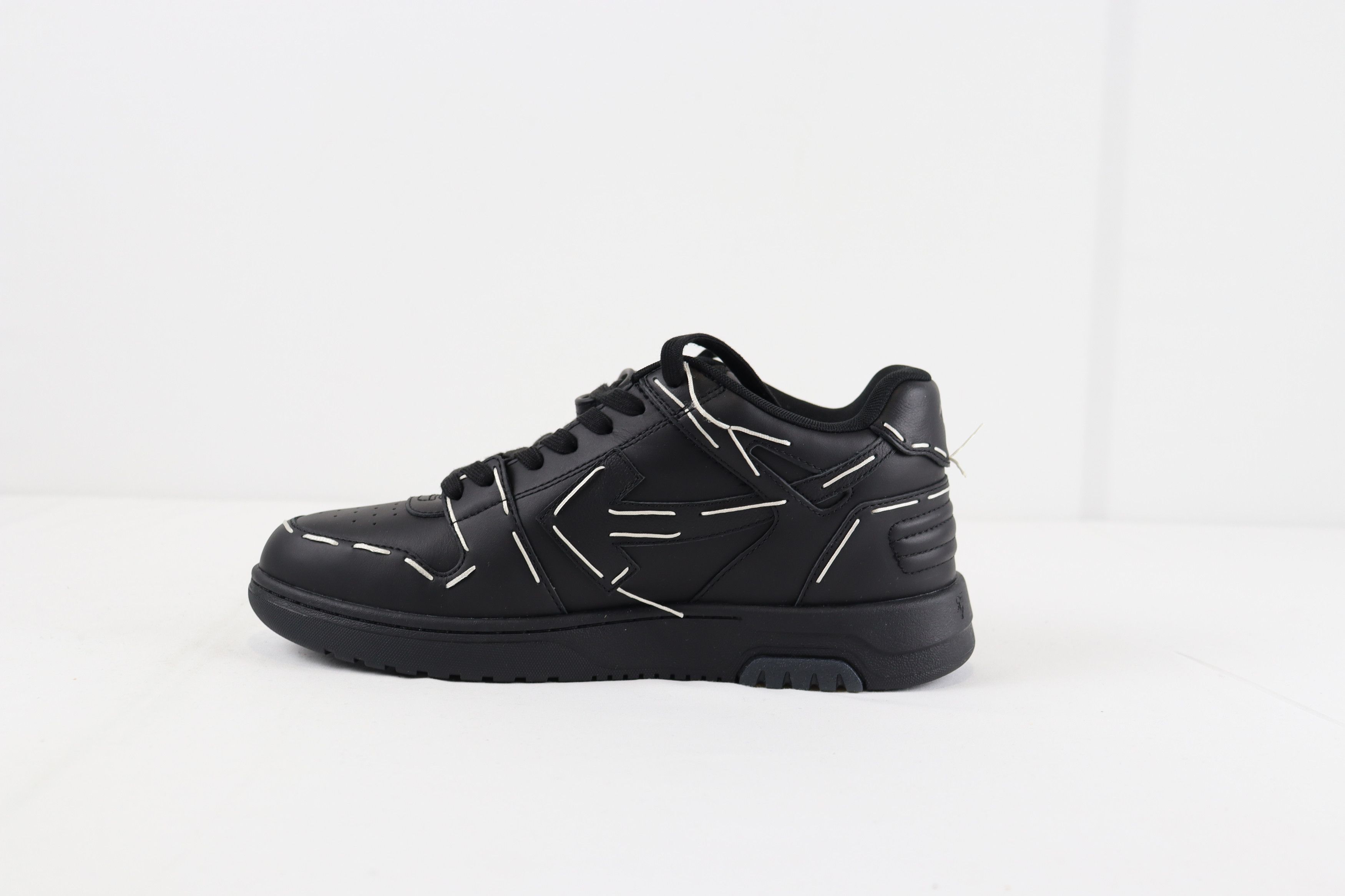 image of Off White O1Rshd Out Of Office Sartorial Stitch Sneakers Black / White in Black/White (Size 7)