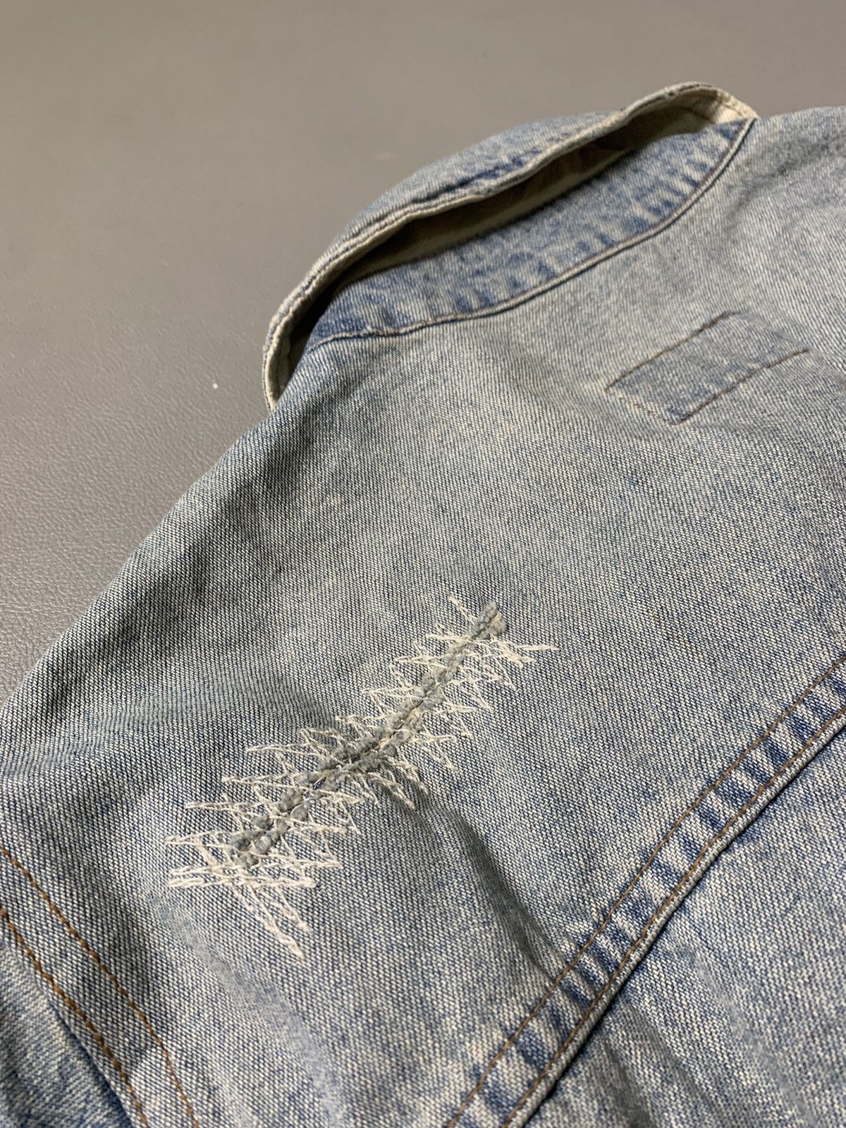 Dolce & Gabbana × Vintage Vintage Dolce & Gabbana Distressed Denim Jacket Size US S / EU 44-46 / 1 - 9 Thumbnail