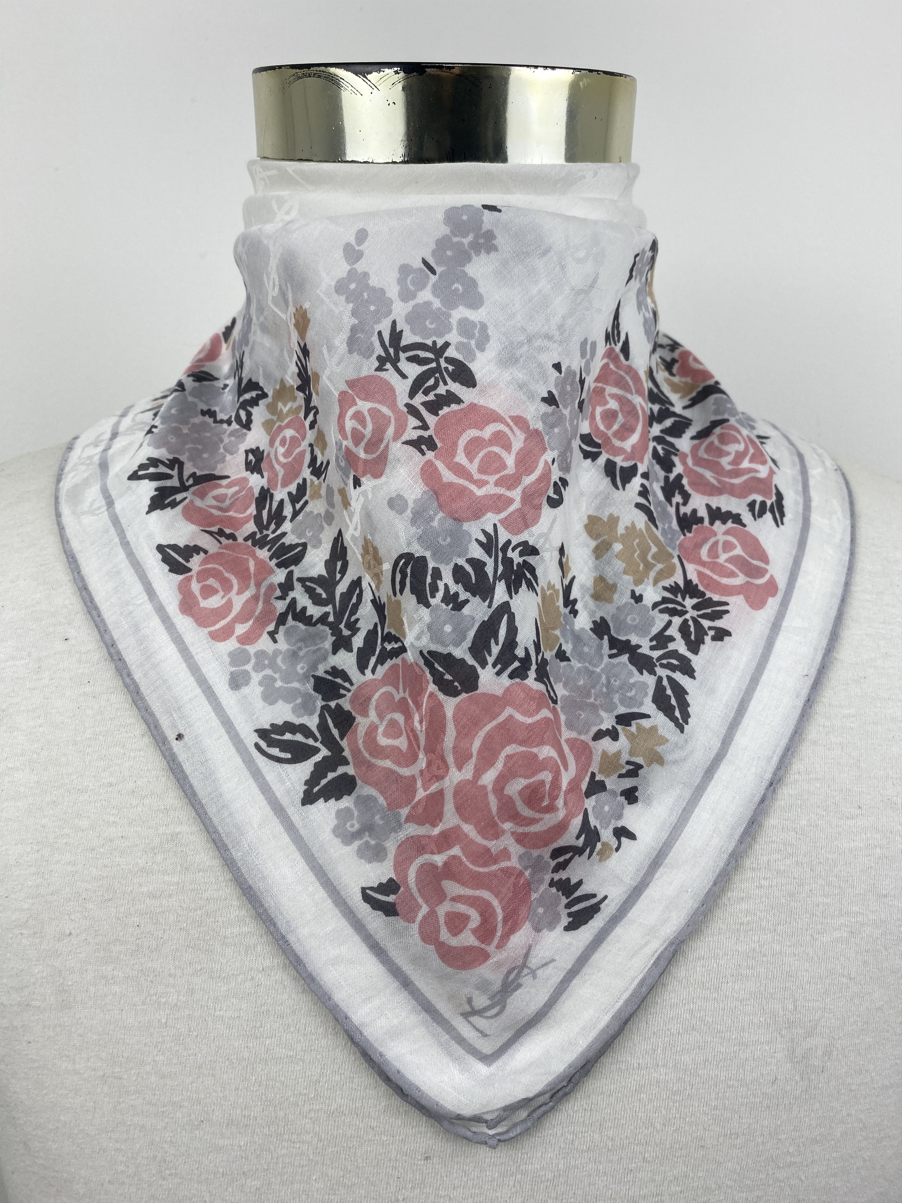 Vintage Yves Saint Laurent Handkerchief /Neckerchief HKC0741 Size ONE SIZE - 2 Thumbnail