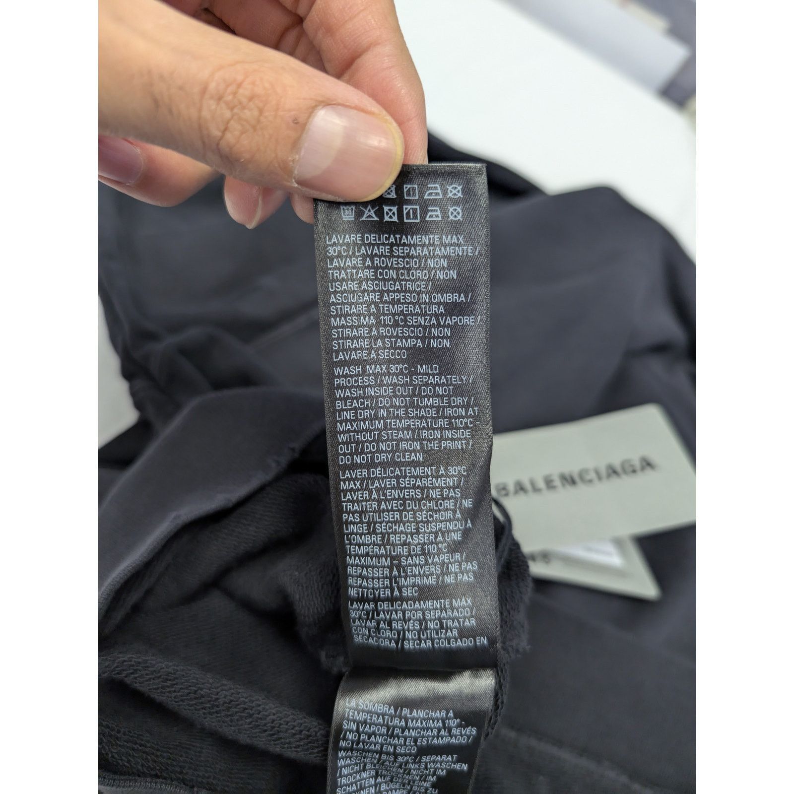 Balenciaga o1rshd1 DIY College No Pocket Medium Fit Hoodie Washed Black Size US M / EU 48-50 / 2 - 17 Thumbnail