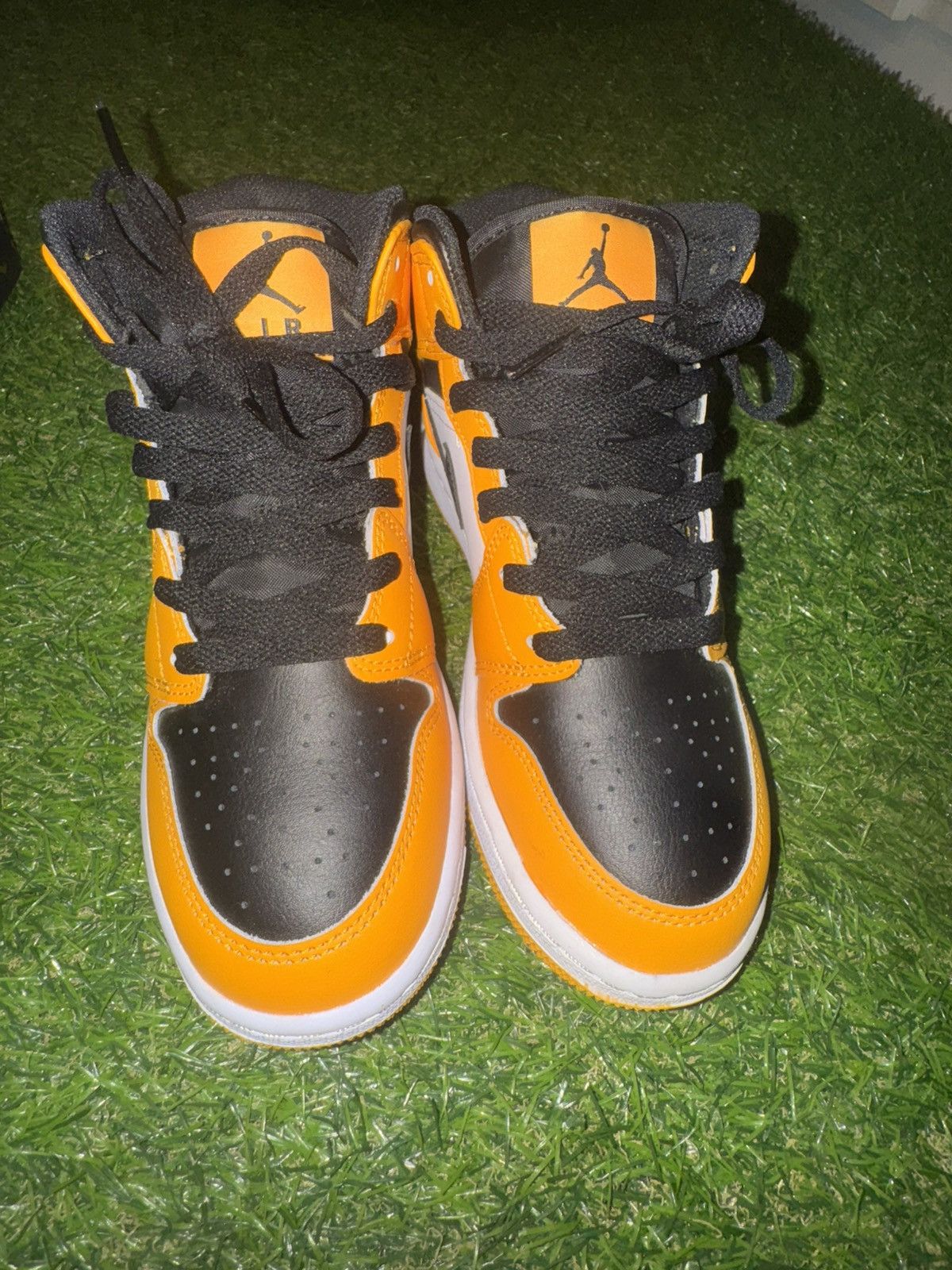 Jordan Brand × Nike Size 4Y Jordan 1 Retro Mid Top Yellow Taxi Nike Size US 5 / EU 37 - 4 Thumbnail