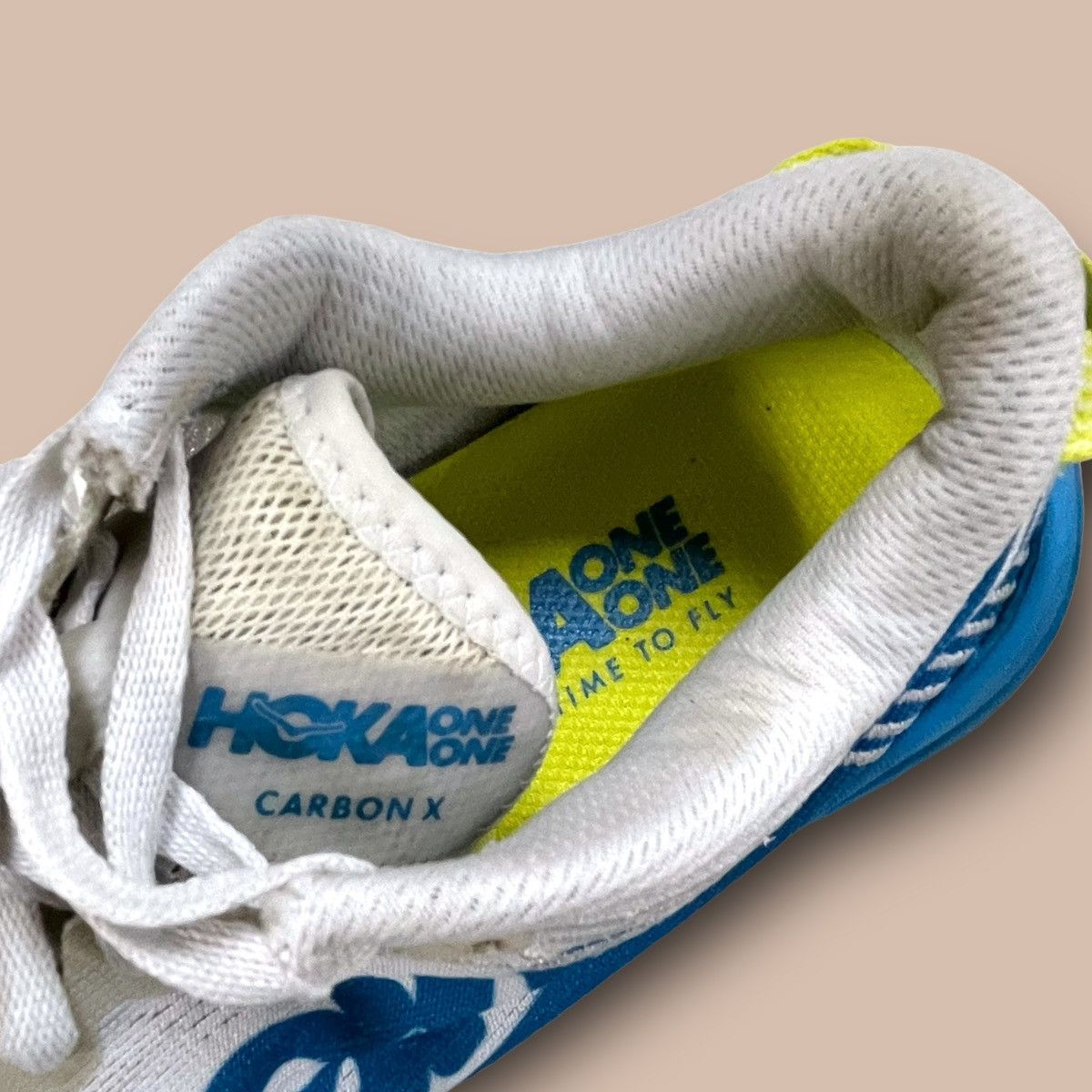 Hoka Hoka One One "Carbon X" Size US 5 / EU 37 - 15 Thumbnail