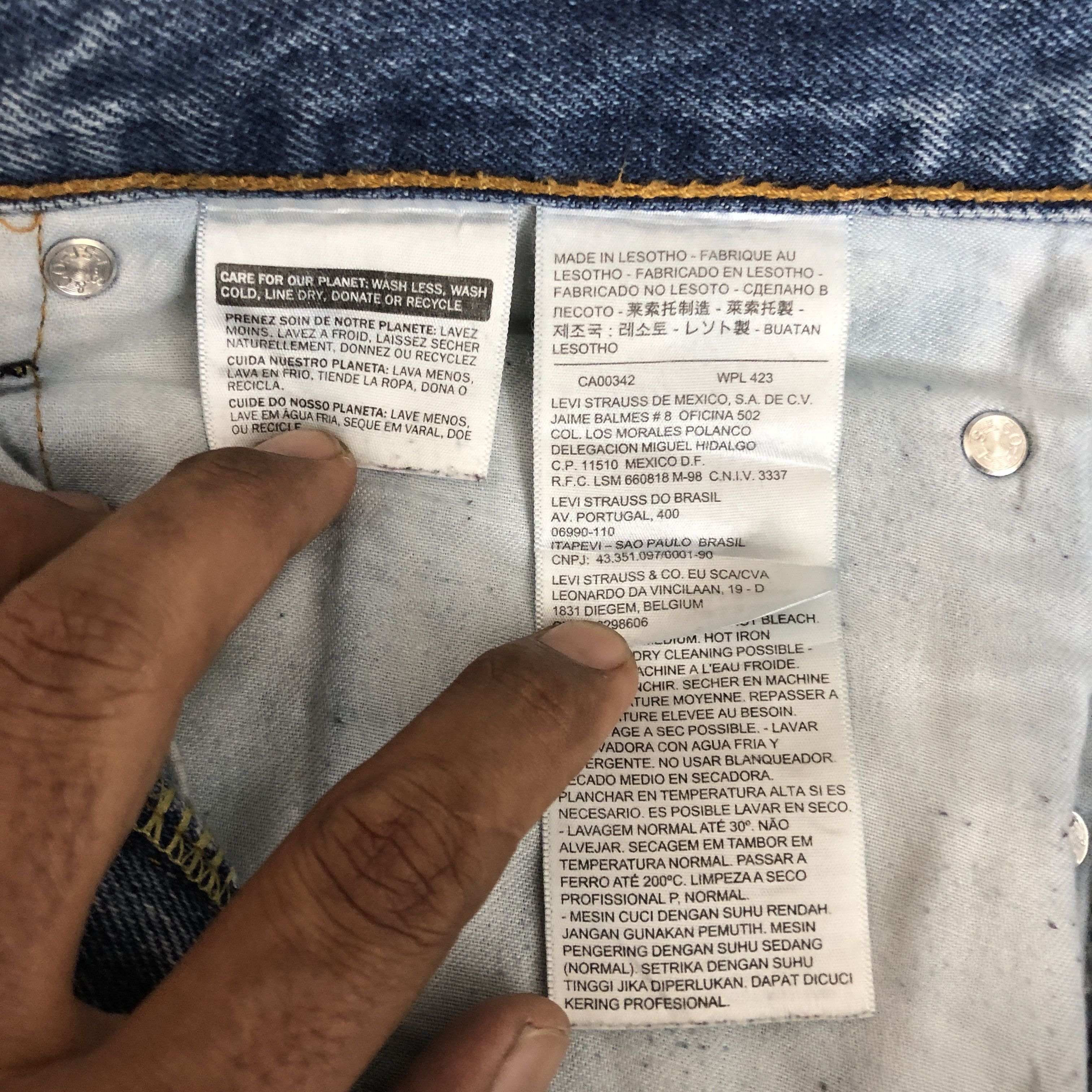 Levi's Vintage Levis Faded Jeans Baggy Levi's 550 Light Wash Denim Size US 34 / EU 50 - 7 Thumbnail