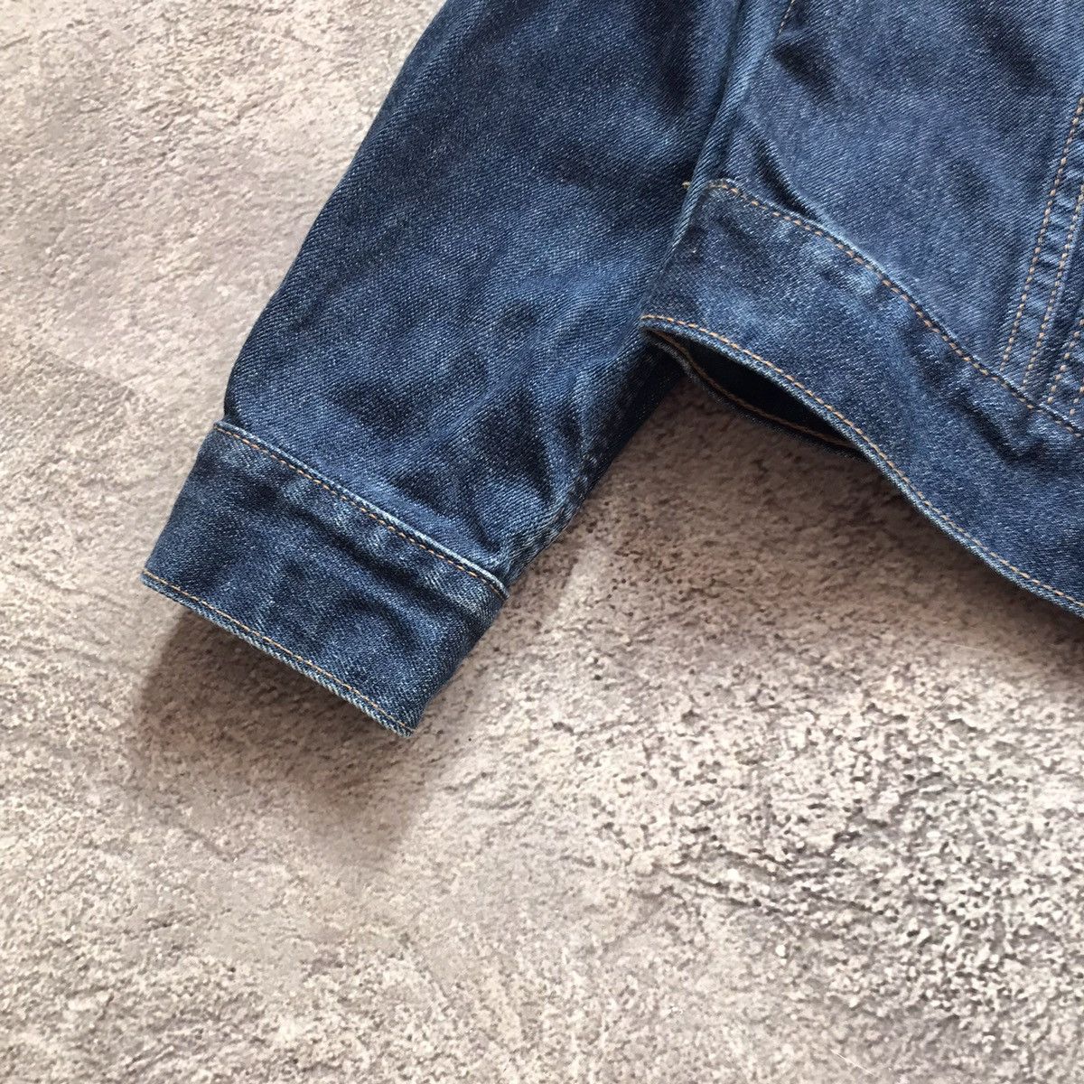 Vintage Vintage 90s Levis Faded Trucker Jacket Streetwear Boxy M Size M / US 6-8 / IT 42-44 - 5 Thumbnail