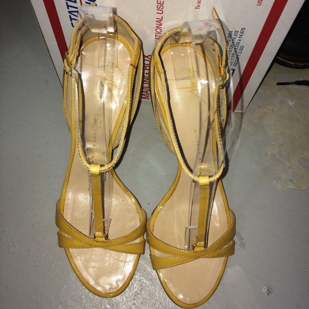 Giuseppe Zanotti Giuseppe Zanotti T-Strap Mustard Yellow Sandals W 5 (35) Size US 5 / IT 35 - 7 Thumbnail